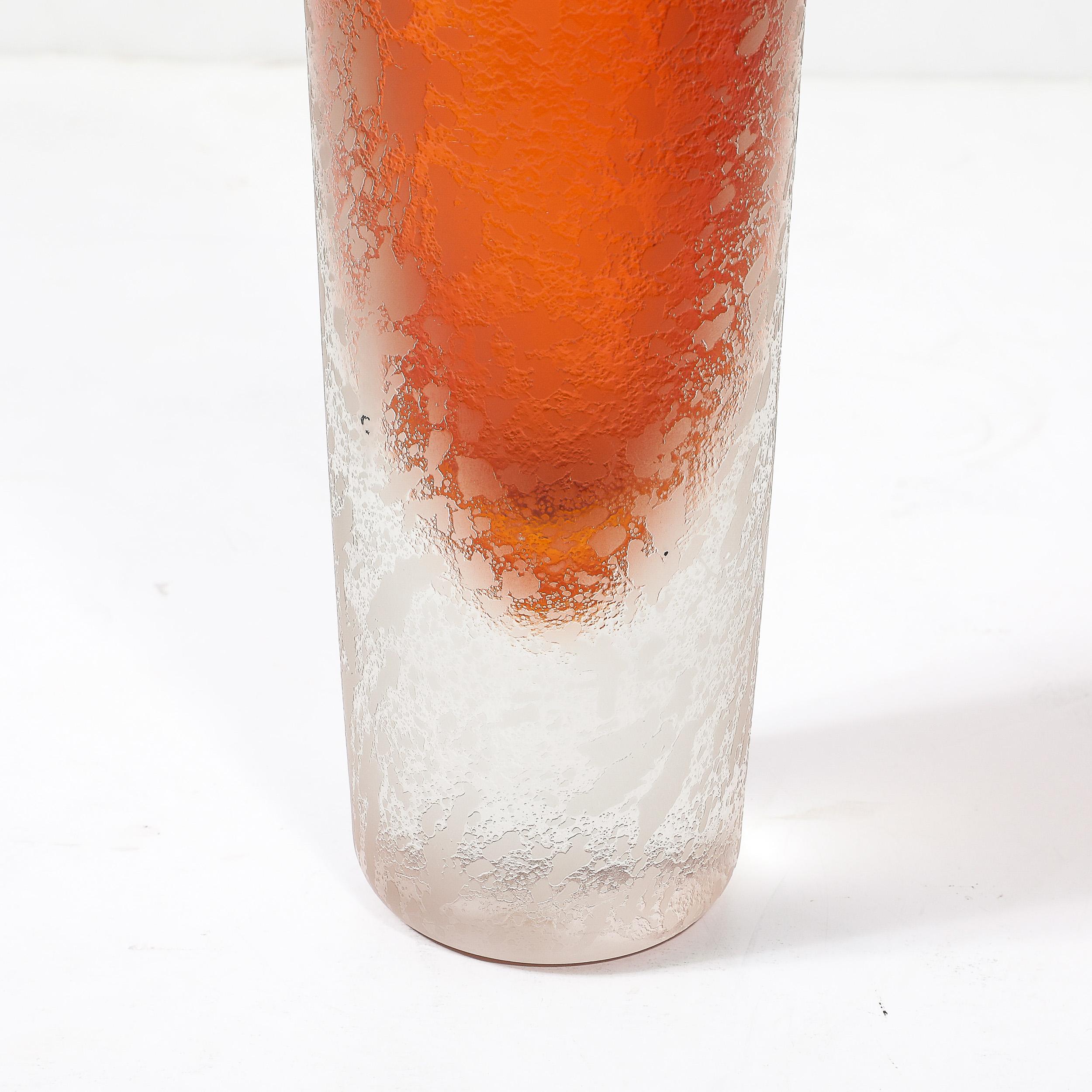 Mid-Century Modernist Hand-Blown Murano Glass Vase in Apricot W/ Mottled Texture en vente 4