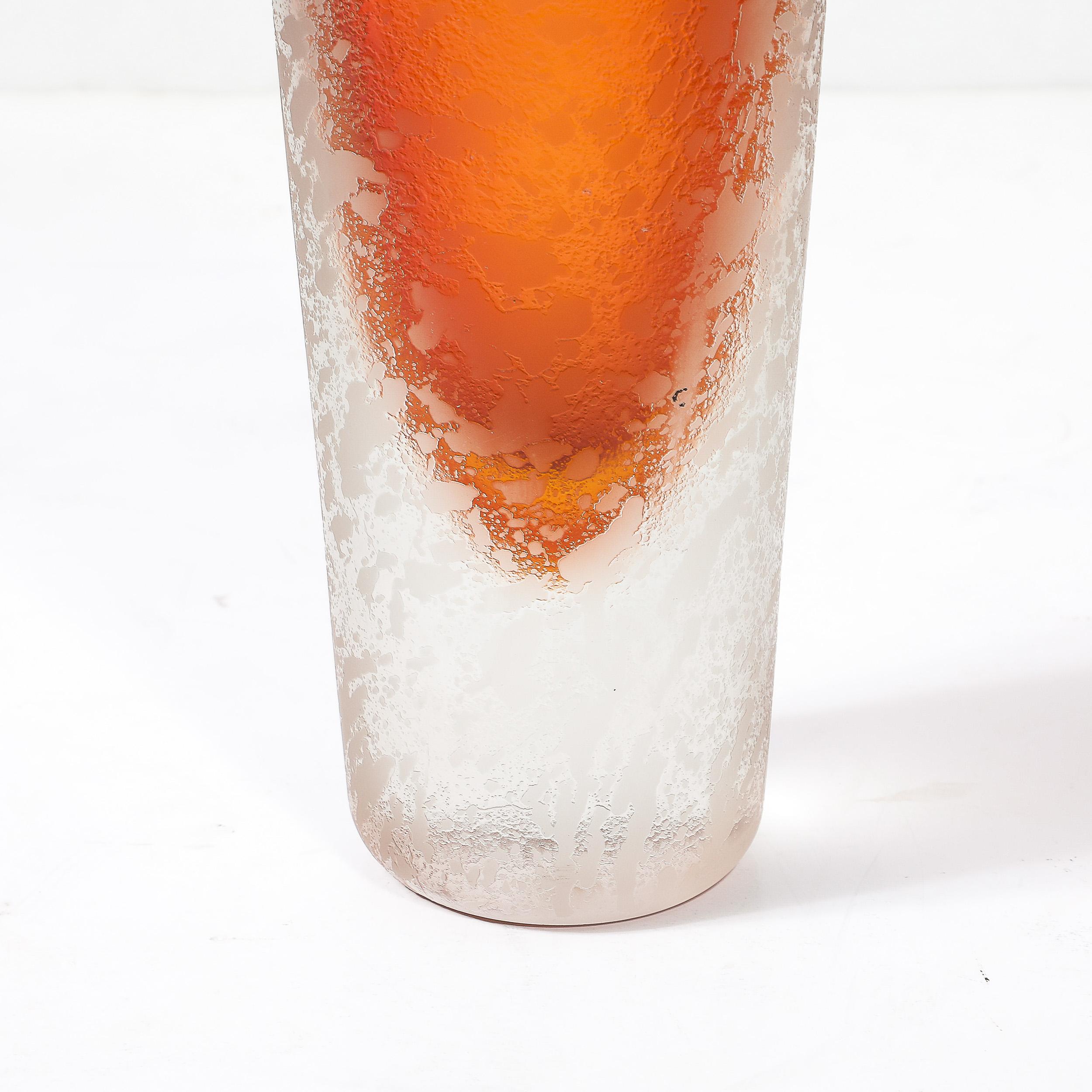 italien Mid-Century Modernist Hand-Blown Murano Glass Vase in Apricot W/ Mottled Texture en vente