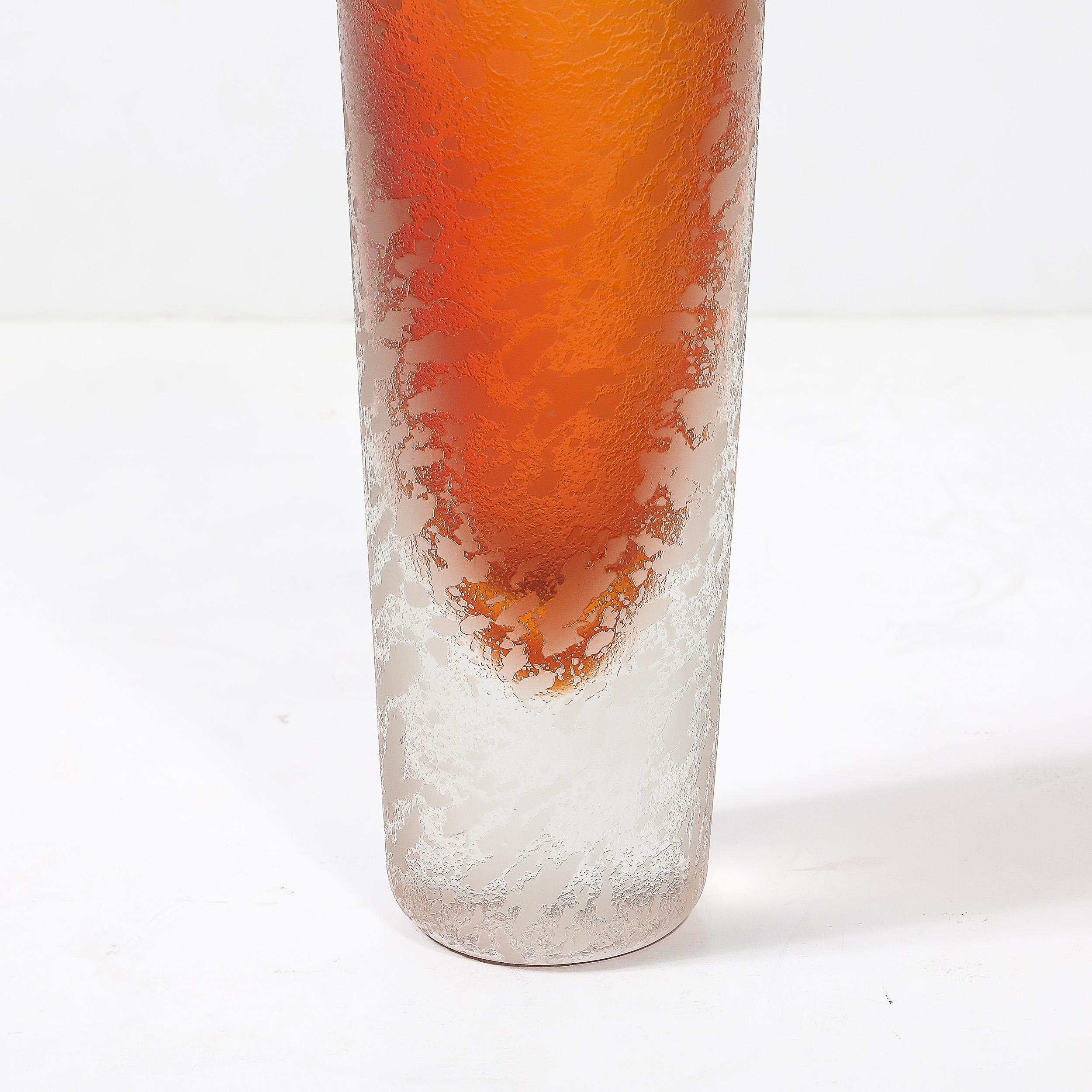 Milieu du XXe siècle Mid-Century Modernist Hand-Blown Murano Glass Vase in Apricot W/ Mottled Texture en vente