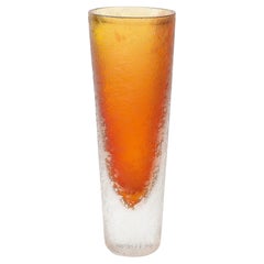 Vaso in vetro di Murano soffiato a mano della metà del secolo scorso in color albicocca con texture screziata