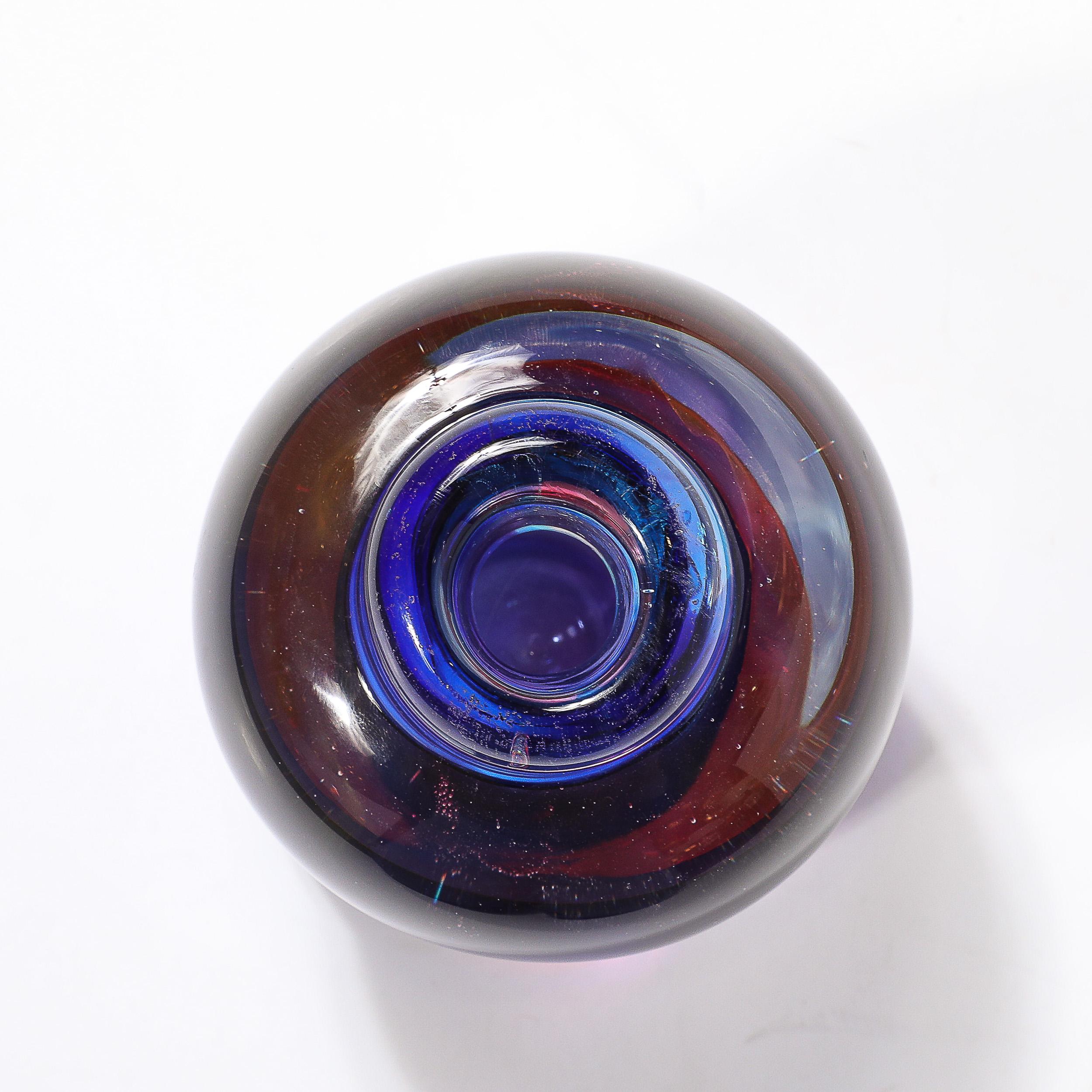 Vase moderniste du milieu du siècle dernier en verre de Murano soufflé à la main avec détails Sommerso en vente 3