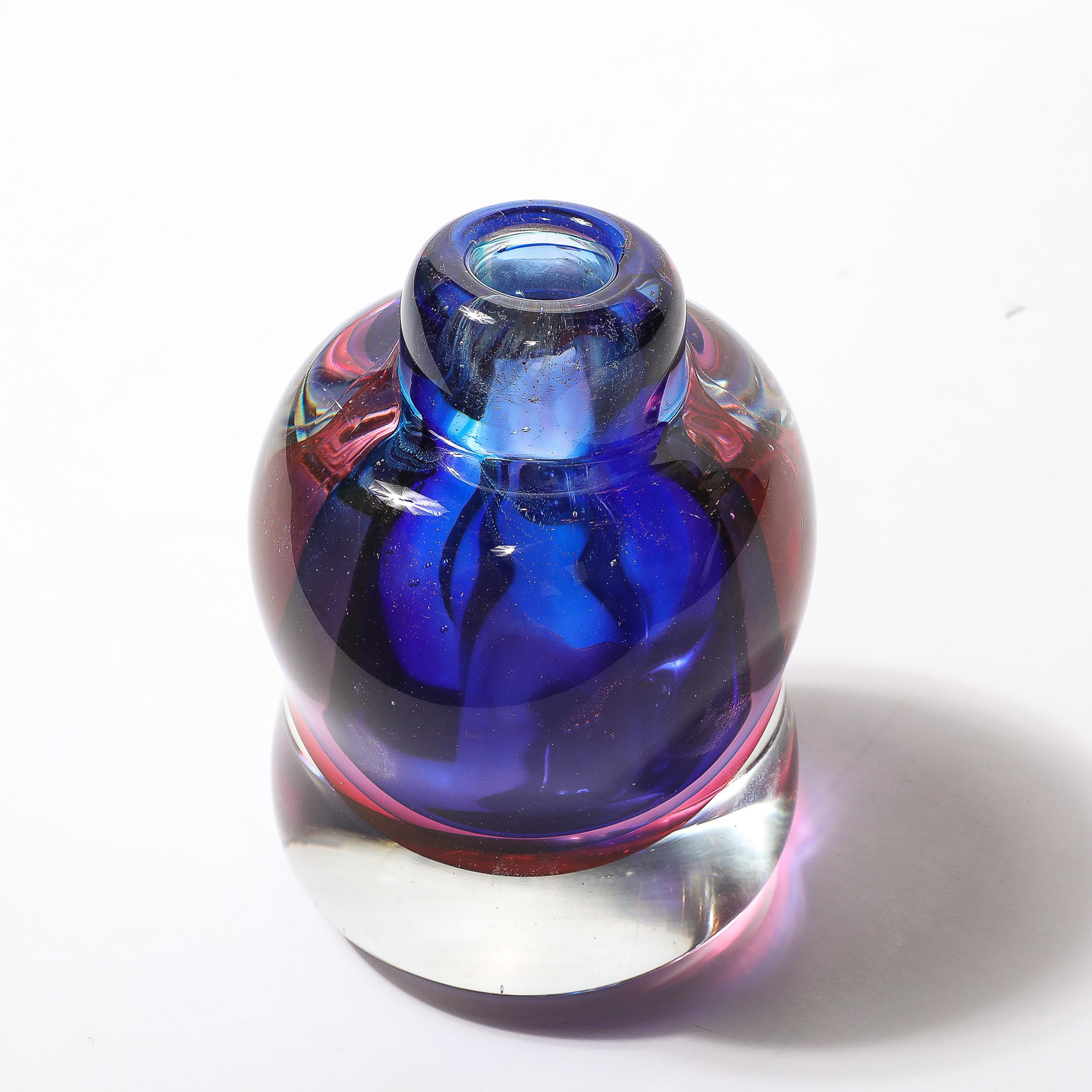 Milieu du XXe siècle Vase moderniste du milieu du siècle dernier en verre de Murano soufflé à la main avec détails Sommerso en vente