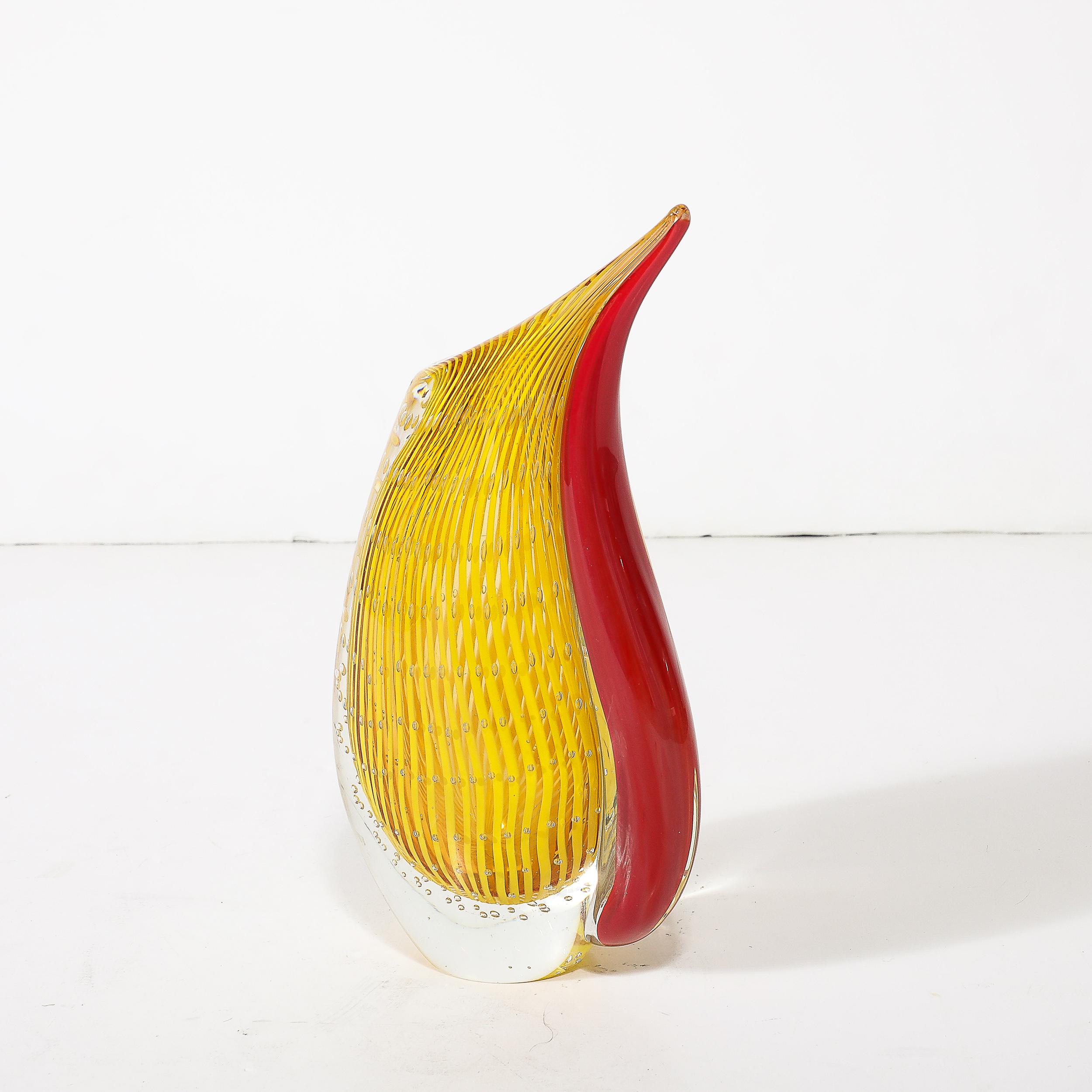 Vaso di vetro a goccia soffiato a mano di stile modernista di metà secolo in giallo e scarlatto in vendita 3
