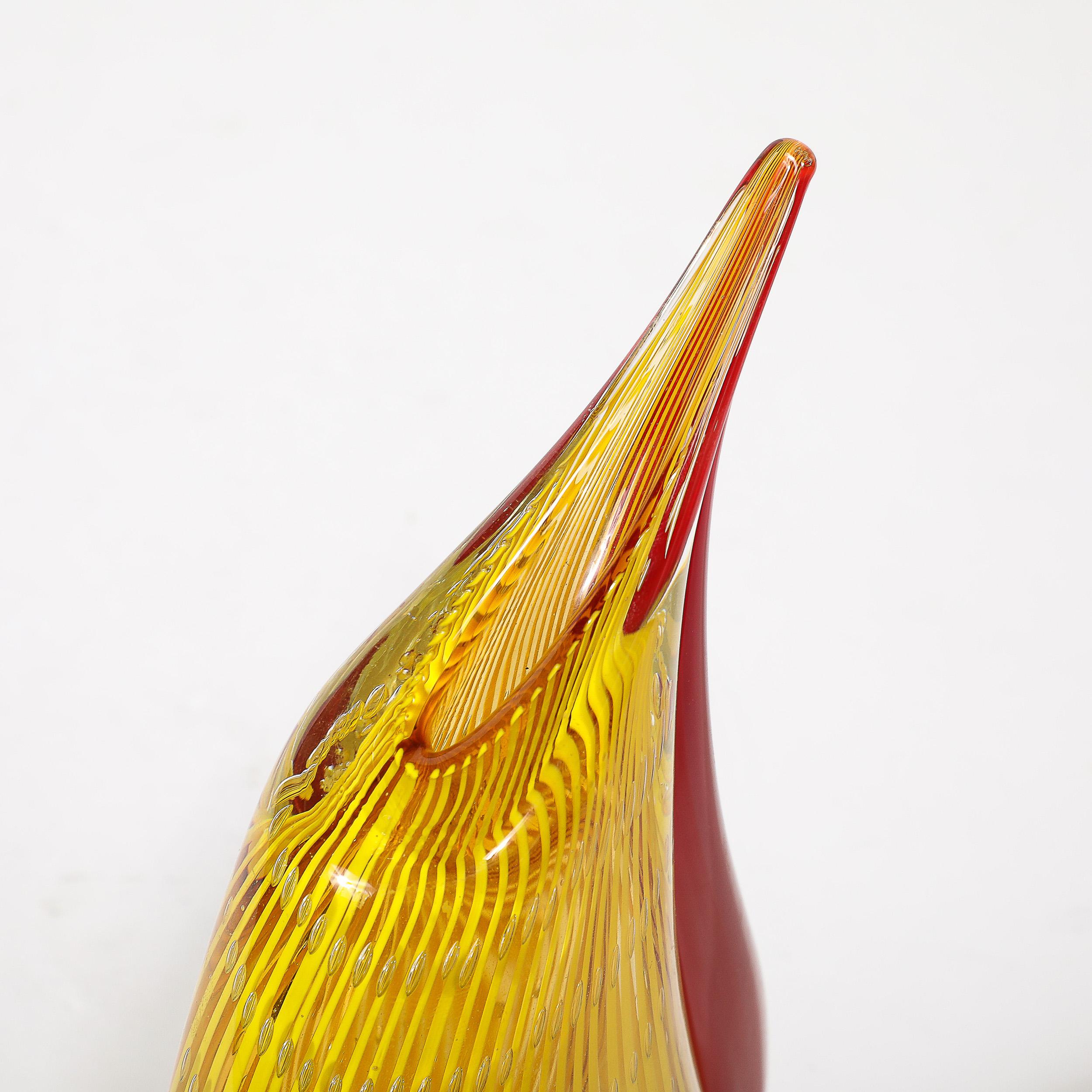 Vaso di vetro a goccia soffiato a mano di stile modernista di metà secolo in giallo e scarlatto in vendita 4