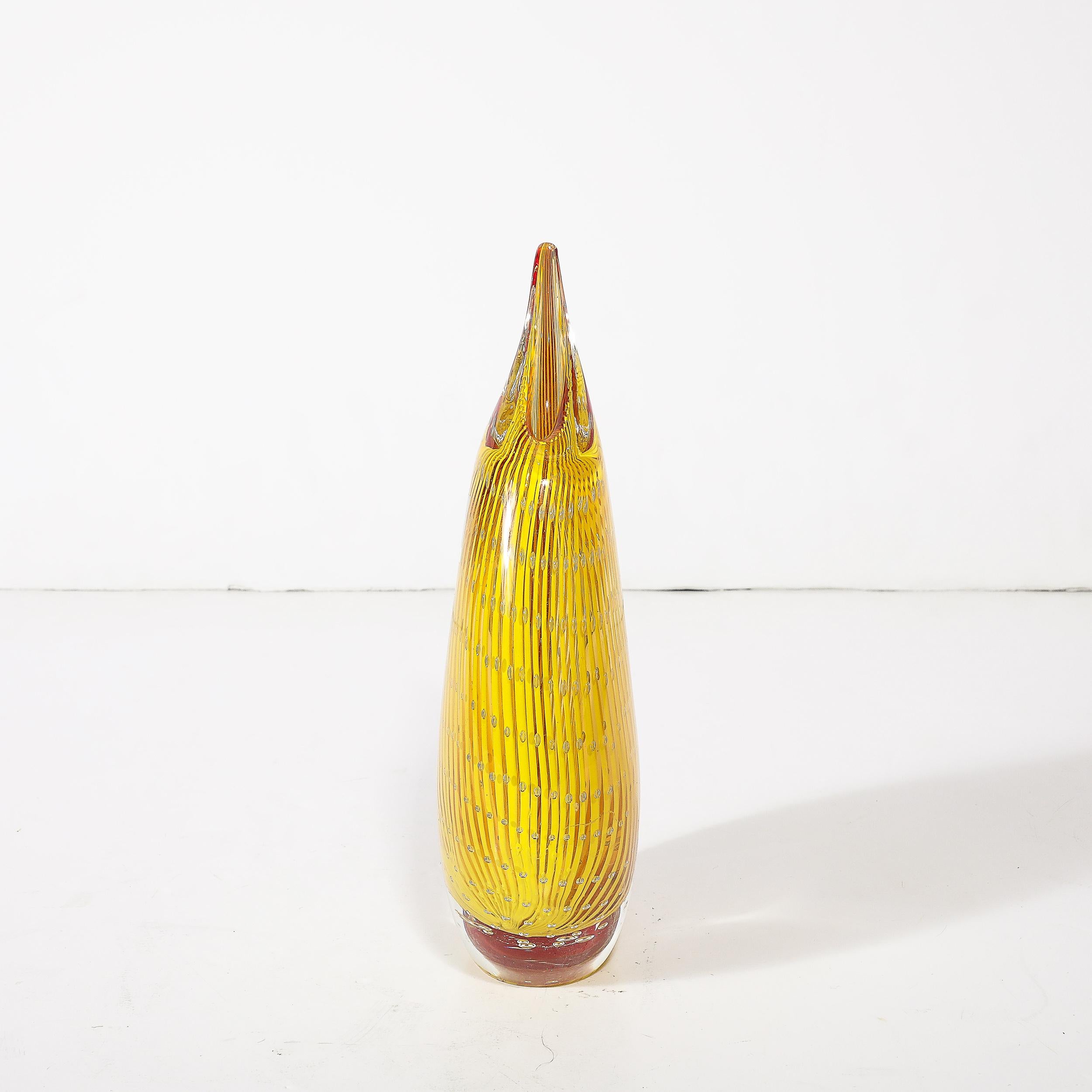Vaso di vetro a goccia soffiato a mano di stile modernista di metà secolo in giallo e scarlatto In condizioni ottime in vendita a New York, NY