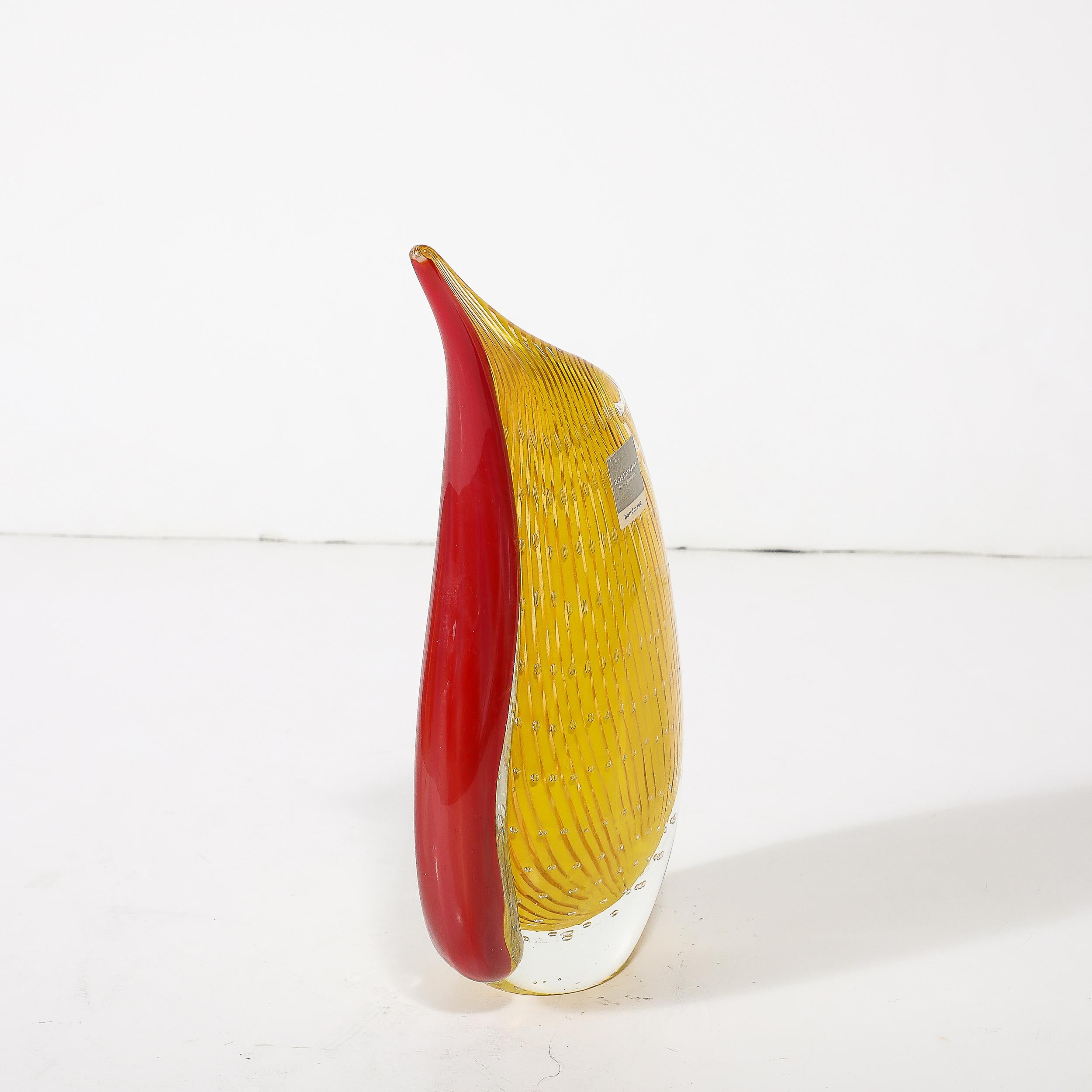 Vaso di vetro a goccia soffiato a mano di stile modernista di metà secolo in giallo e scarlatto in vendita 1