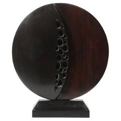 Escultura orgánica tallada a mano modernista de mediados de siglo firmada por Carol Setterlund