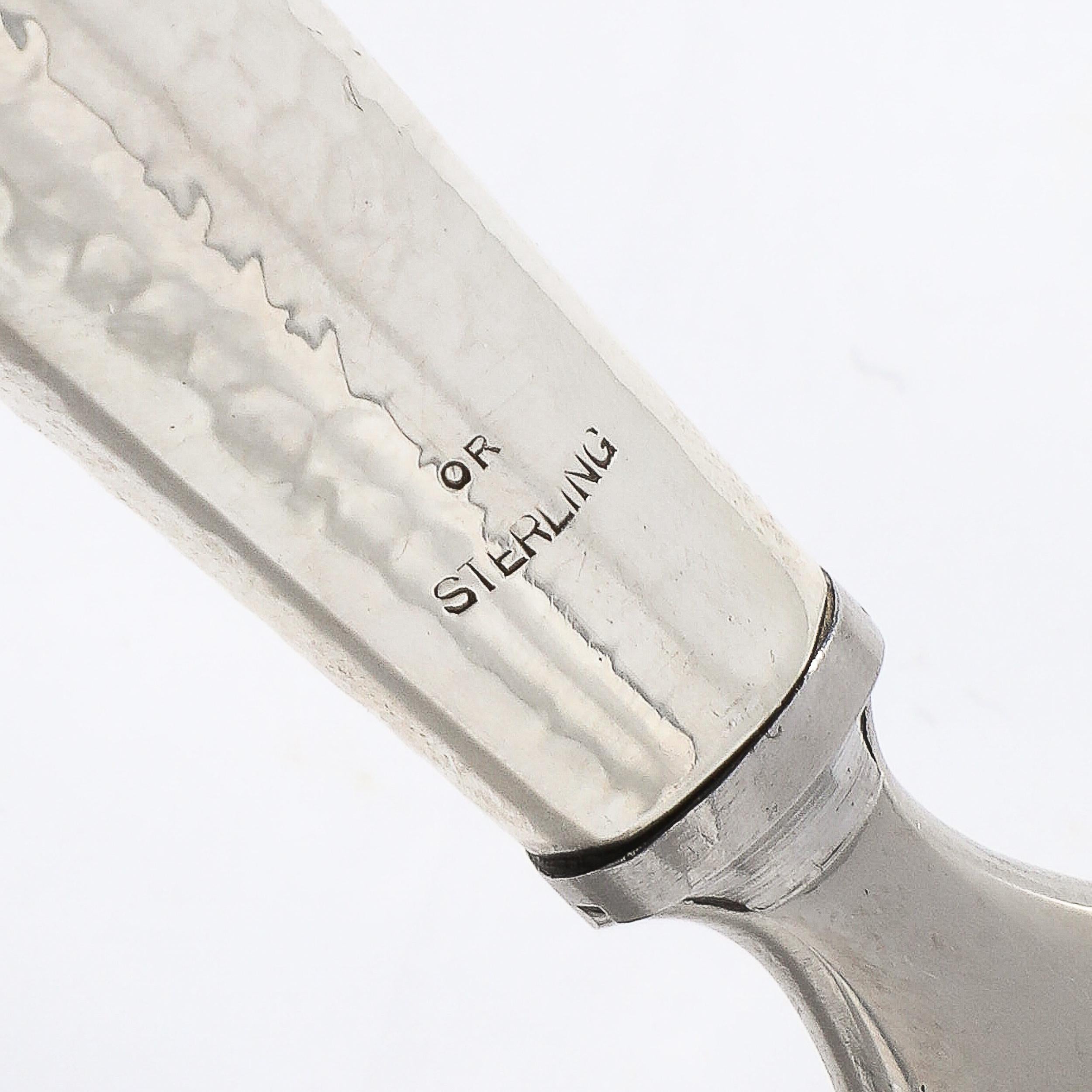 Apribottiglie in argento sterling martellato a mano in stile modernista del metà secolo in vendita 5