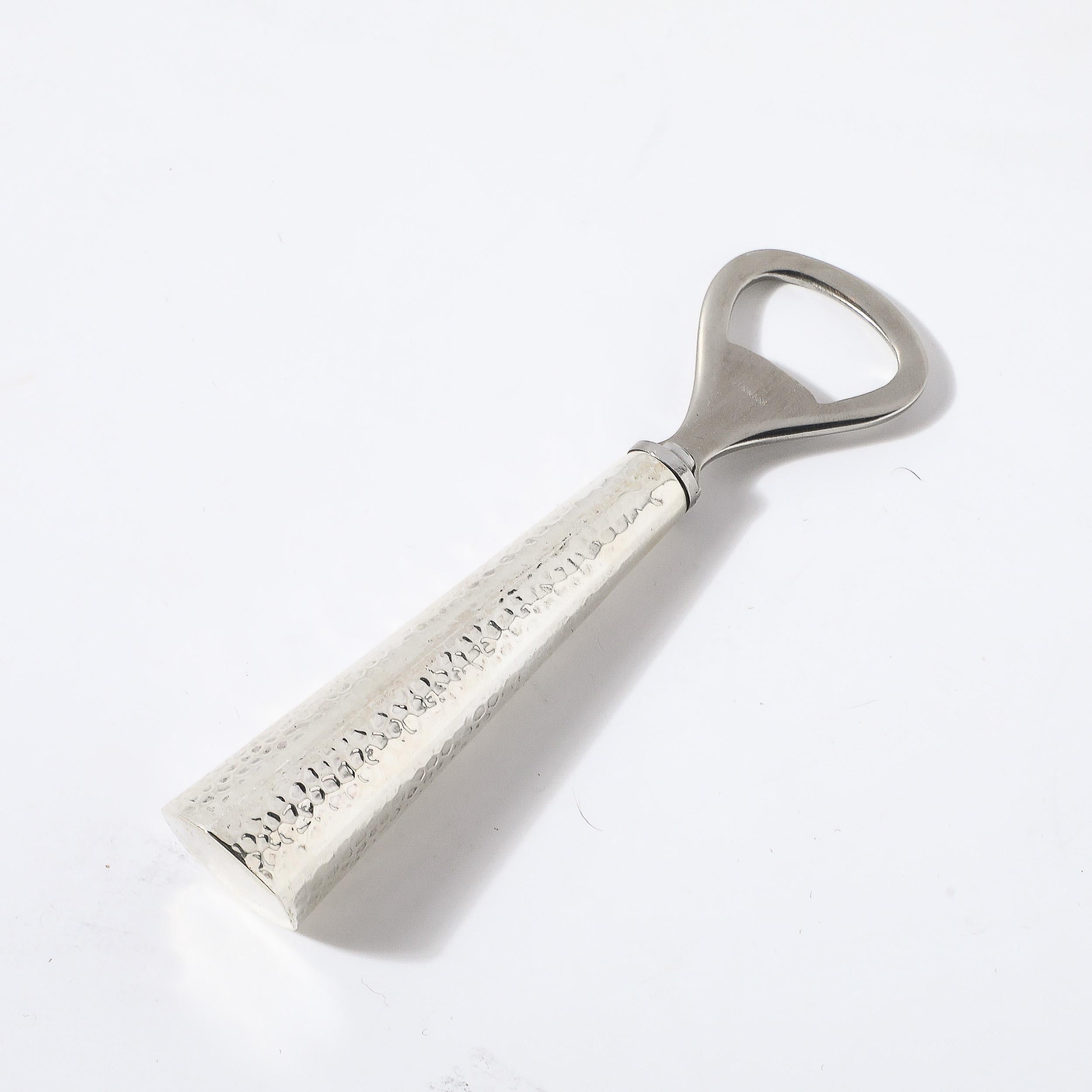 Apribottiglie in argento sterling martellato a mano in stile modernista del metà secolo In condizioni ottime in vendita a New York, NY