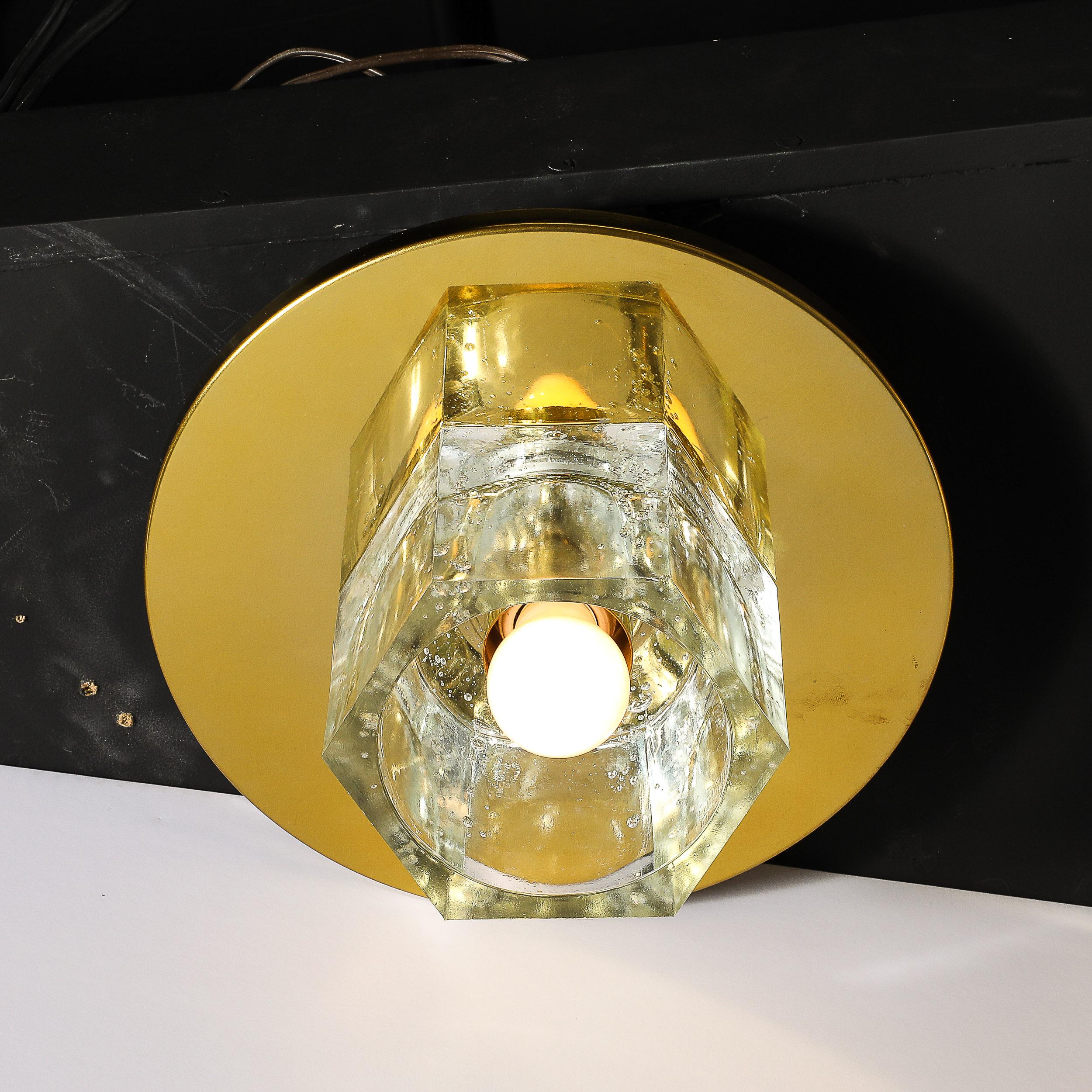 Laiton Lustre encastré en verre à abat-jour hexagonal, de style moderne du milieu du siècle dernier, par Lightolier en vente
