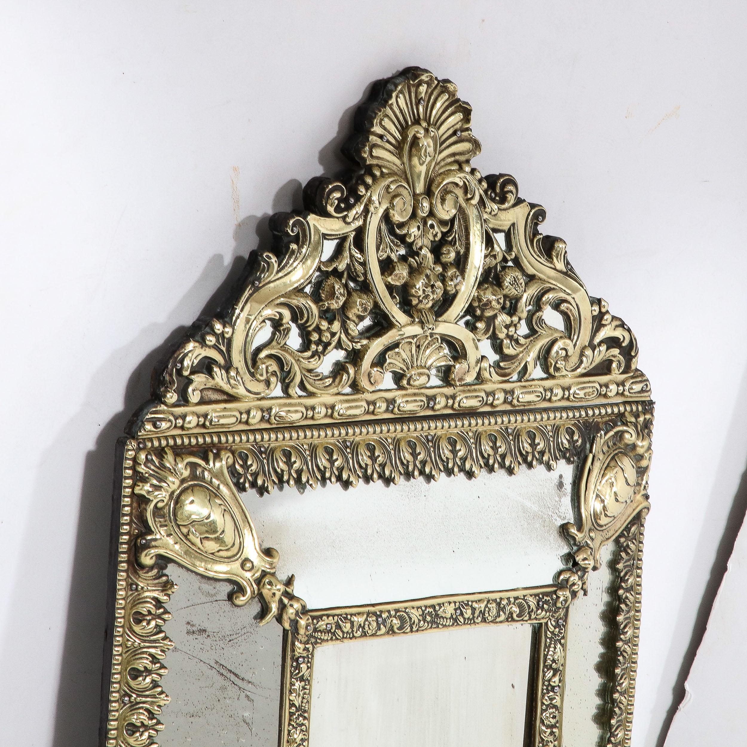 Mid-Century Modernist Hollywood Regency Vergoldete Reposse Antiquitäten-Spiegel 1