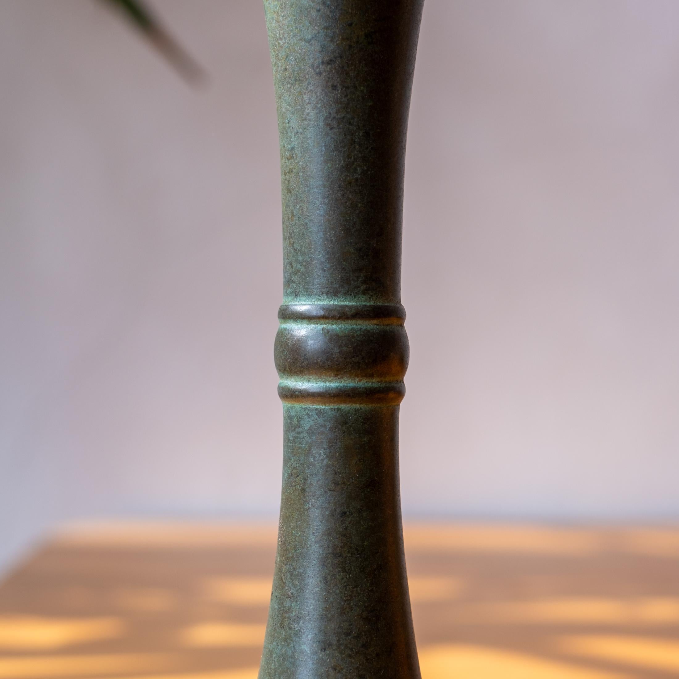 Giapponese Vaso di bronzo giapponese modernista della metà del secolo scorso in vendita