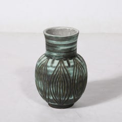 Vaso lineare scanalato di colore verde acqua/umido fumé di Design Techniques