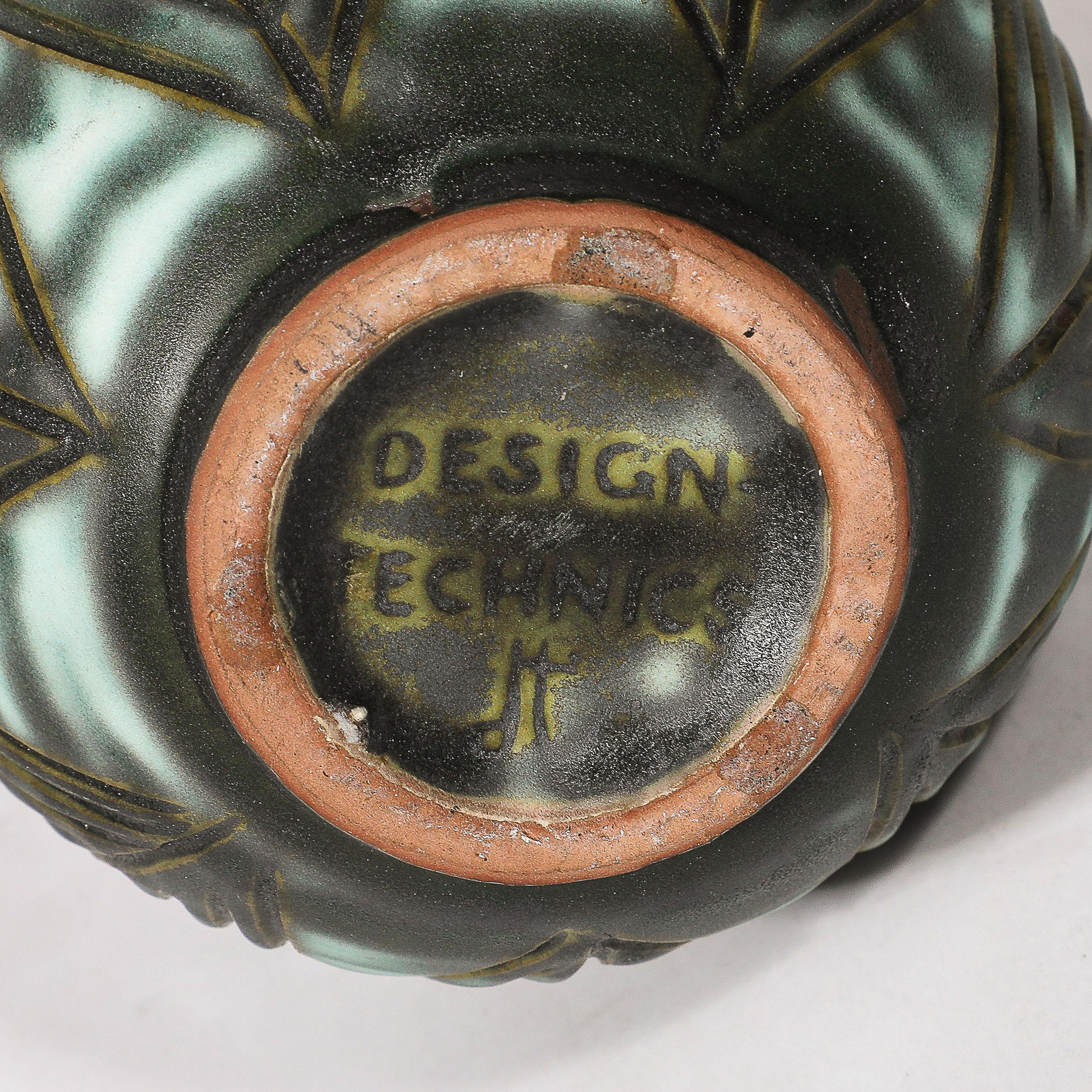 Vase linéaire moderniste du milieu du siècle dernier, sarcelle/umbre fumé par Design Techniques en vente 1
