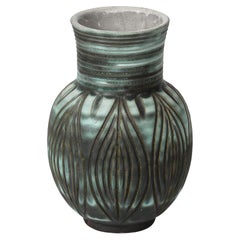 Modernistische lineare, gewölbte Mid-Century-Modern-Vase aus Teal/Schmoked Umber von Design Techniques