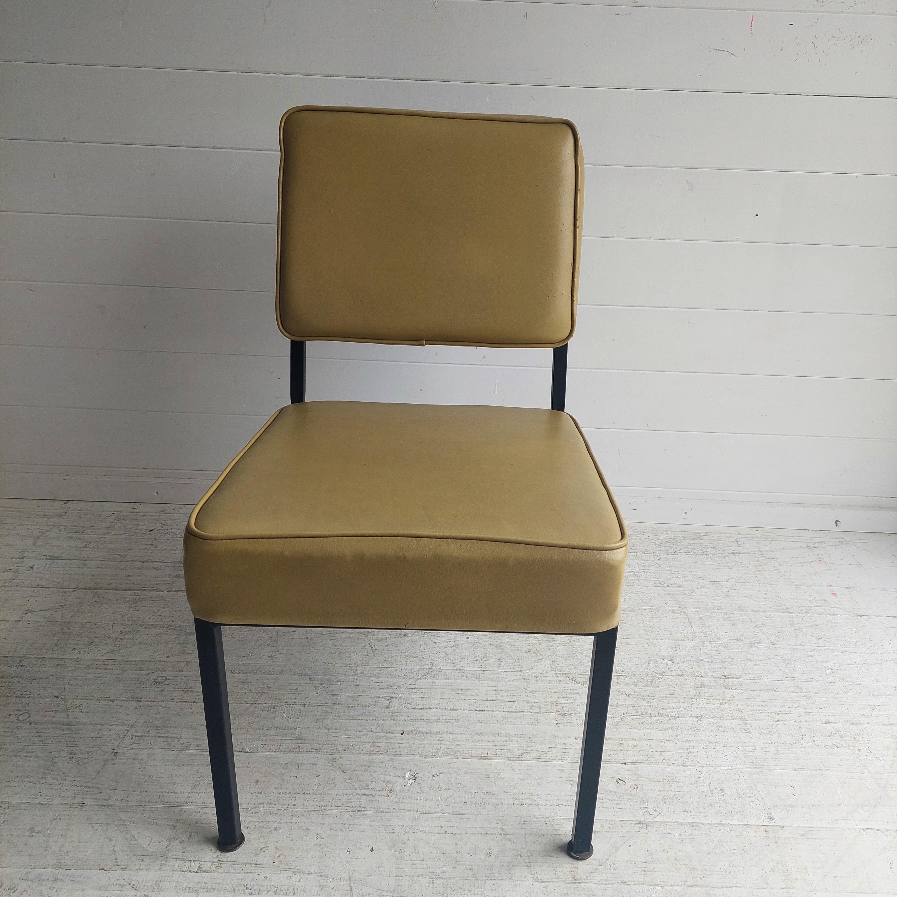 Mid Century Modernist lounge chair Metal & vinyl reception bedroom armchair 50s 4