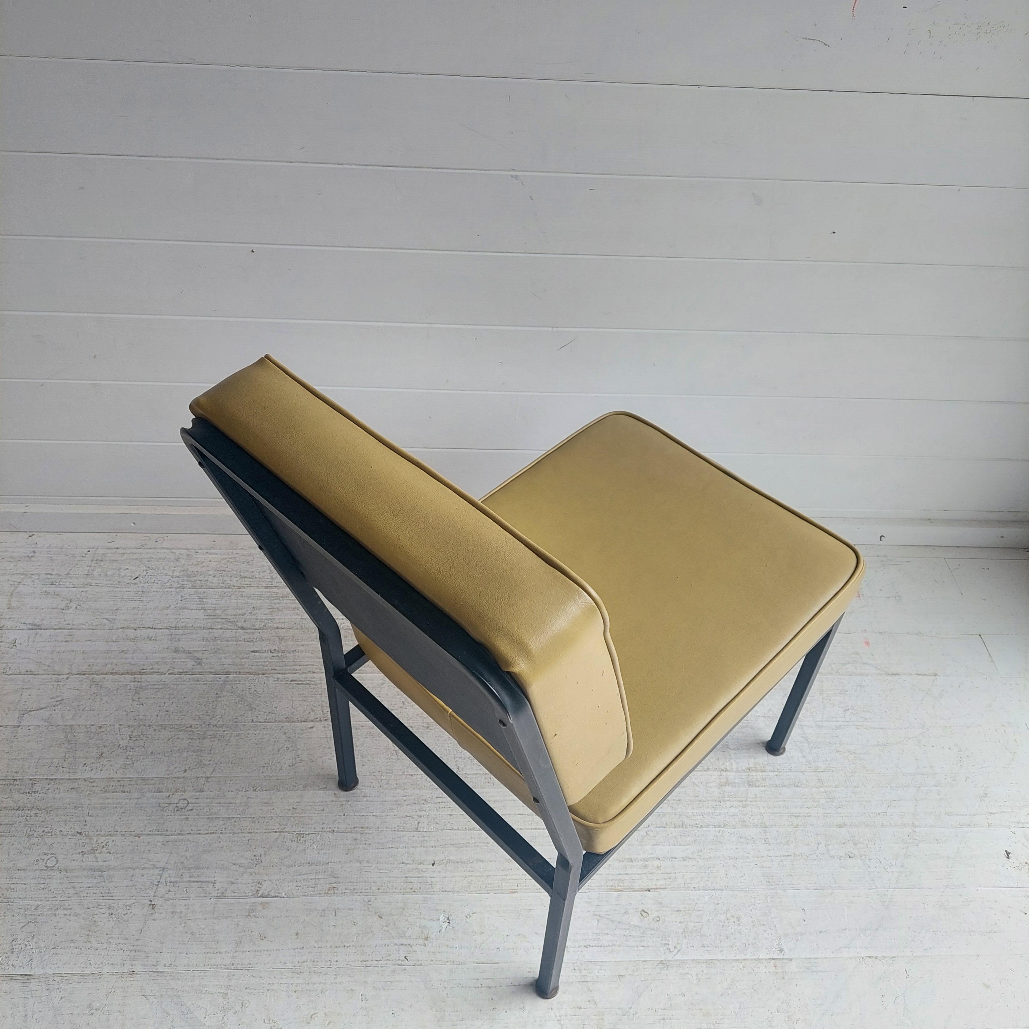 Mid Century Modernist lounge chair Metal & vinyl reception bedroom armchair 50s 5