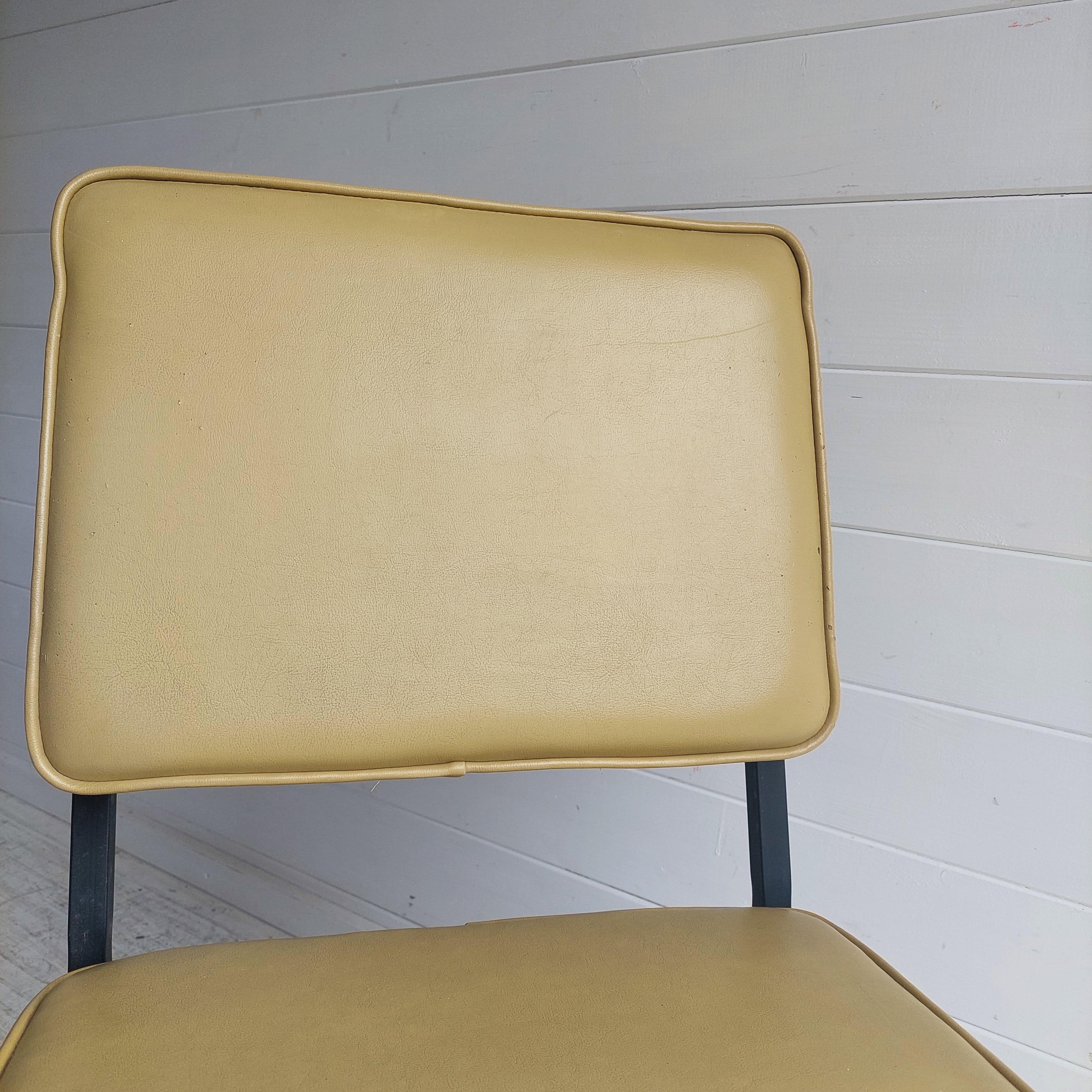 Mid Century Modernist lounge chair Metal & vinyl reception bedroom armchair 50s 7