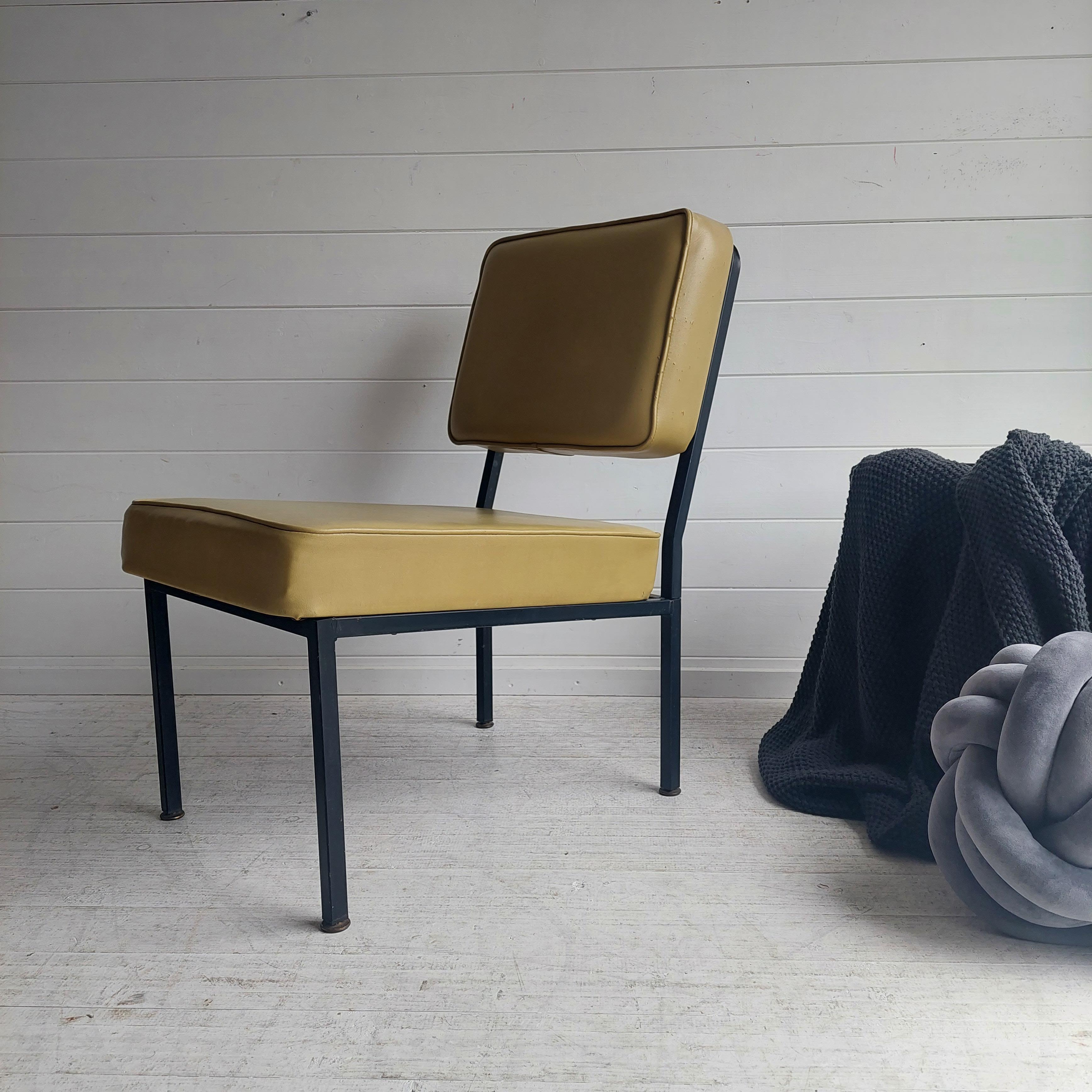 Mid Century Modernist lounge chair Metal & vinyl reception bedroom armchair 50s 2