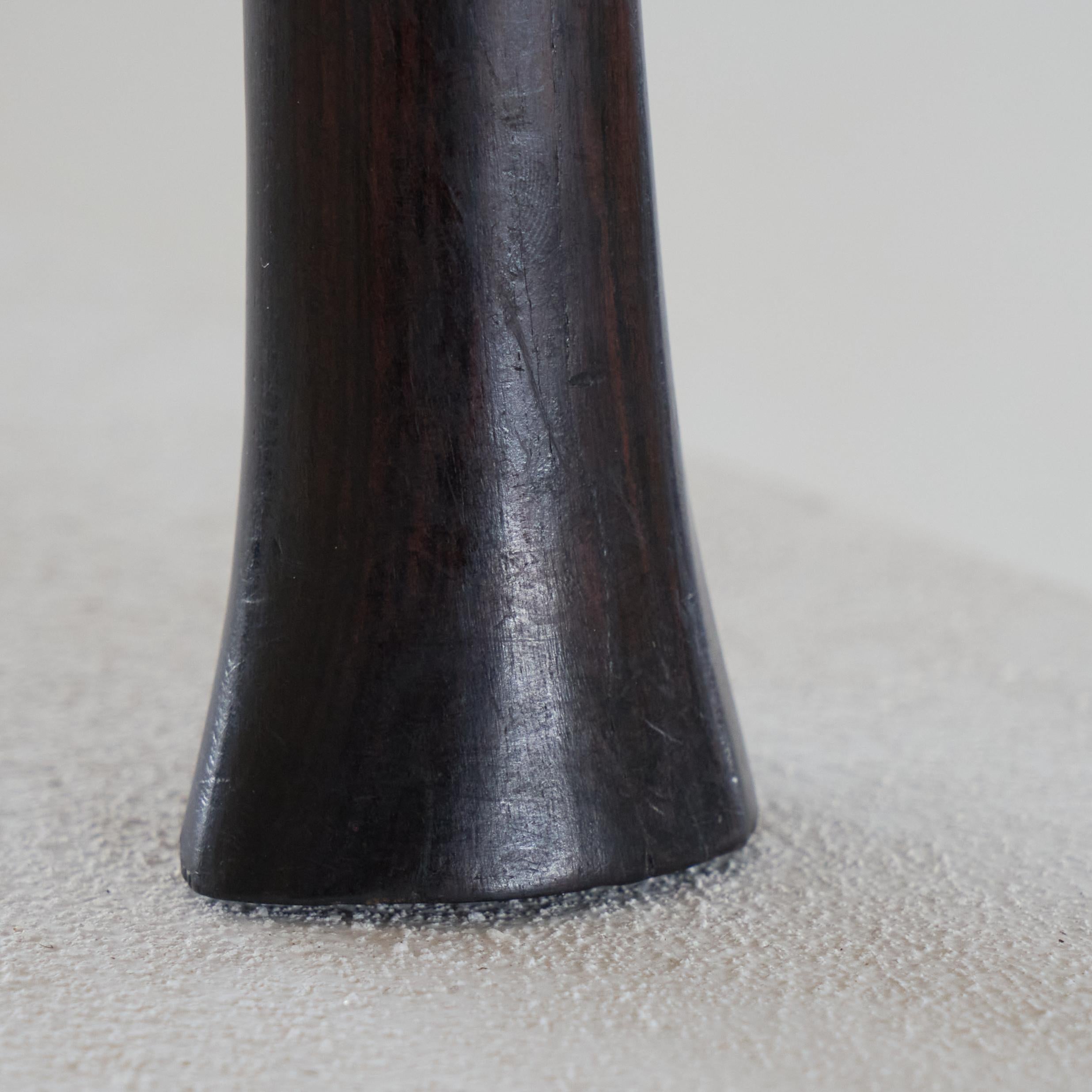 Legno Madonna modernista di metà secolo in Wood scolpito 1950 in vendita