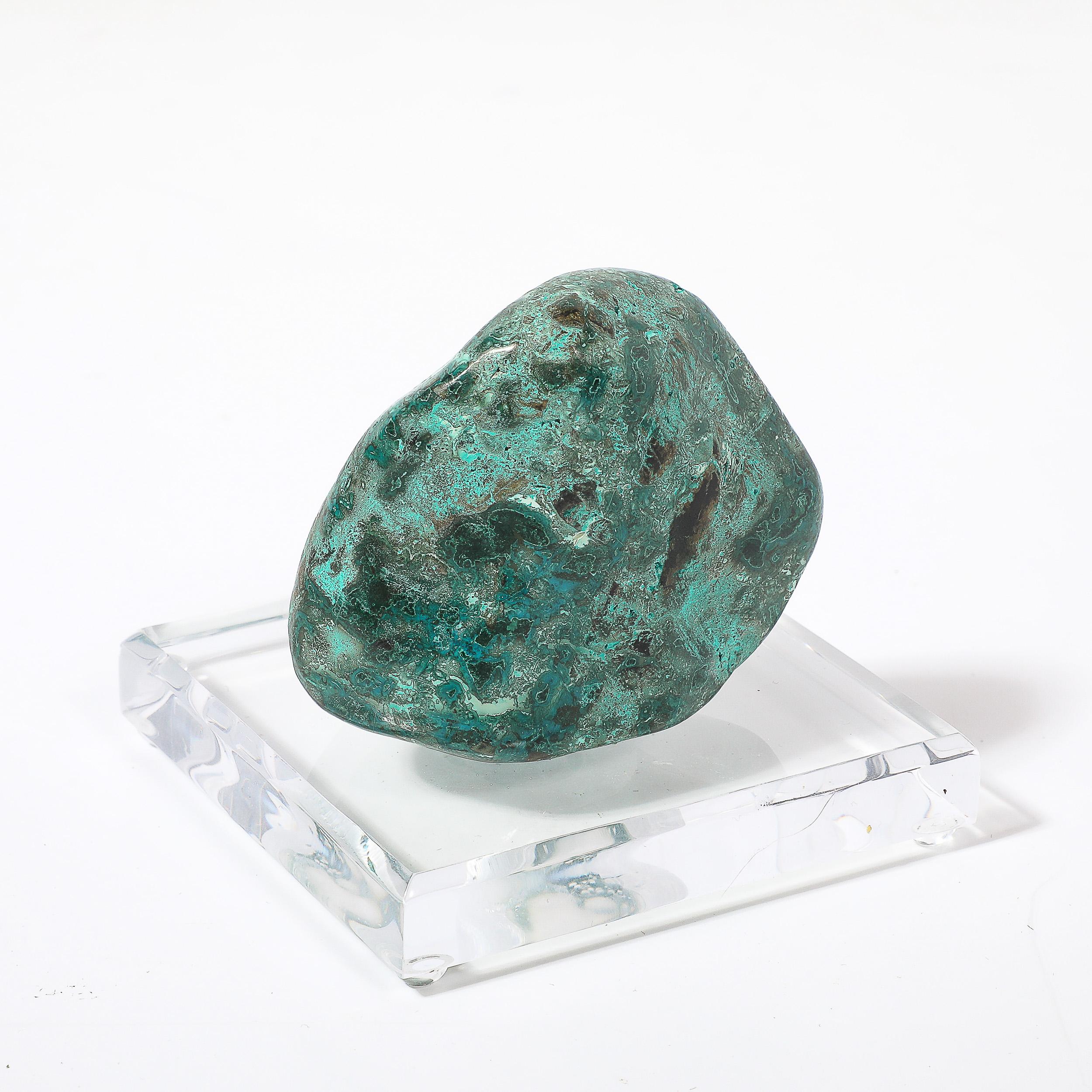 Mid-Century moderno Specimen di malachite modernista di metà secolo su base di lucite sfaccettata di HOLLY HUNT in vendita