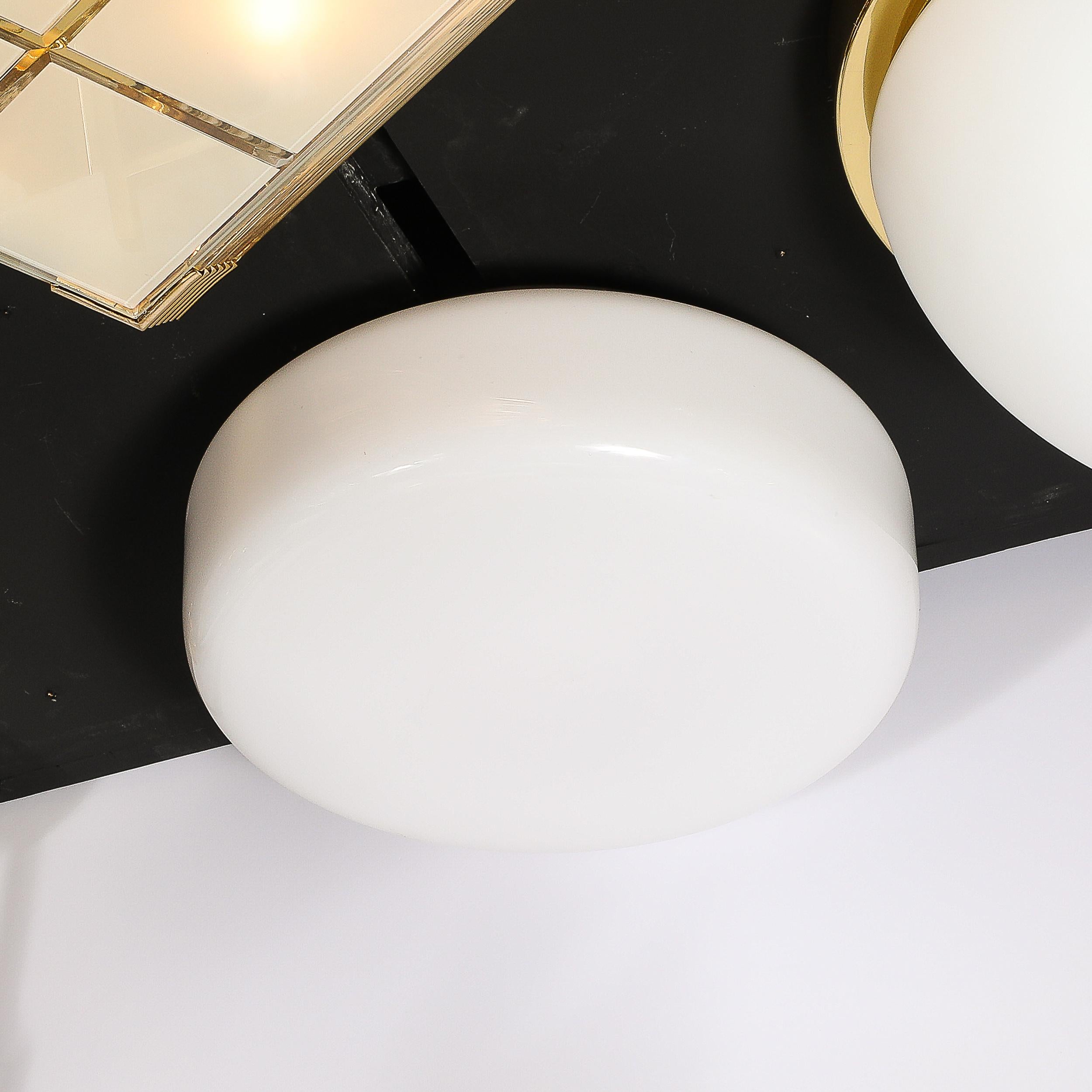 Lampadario a filo in vetro latte modernista di metà secolo In condizioni ottime in vendita a New York, NY