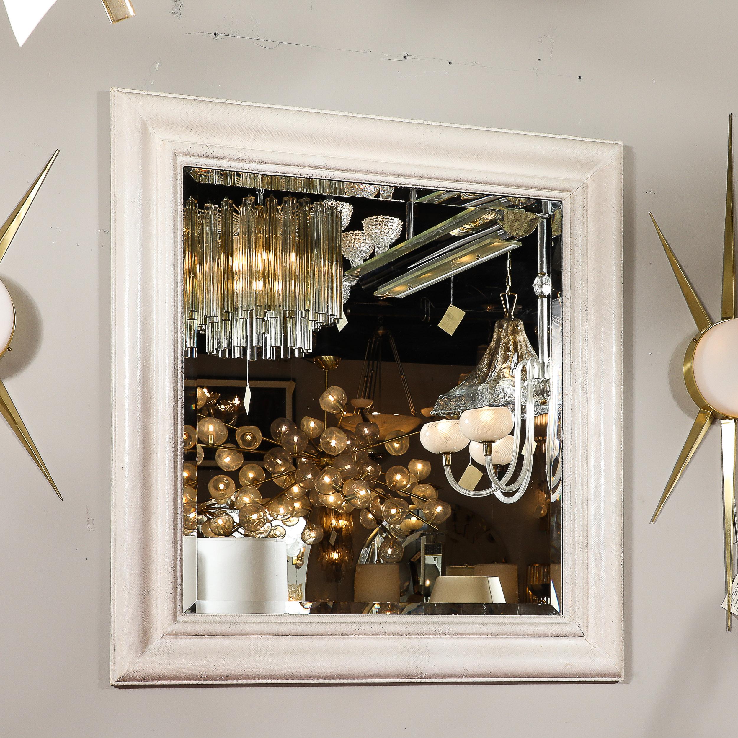 Ajoutez une touche d'élégance luxueuse à votre décor avec ce miroir 