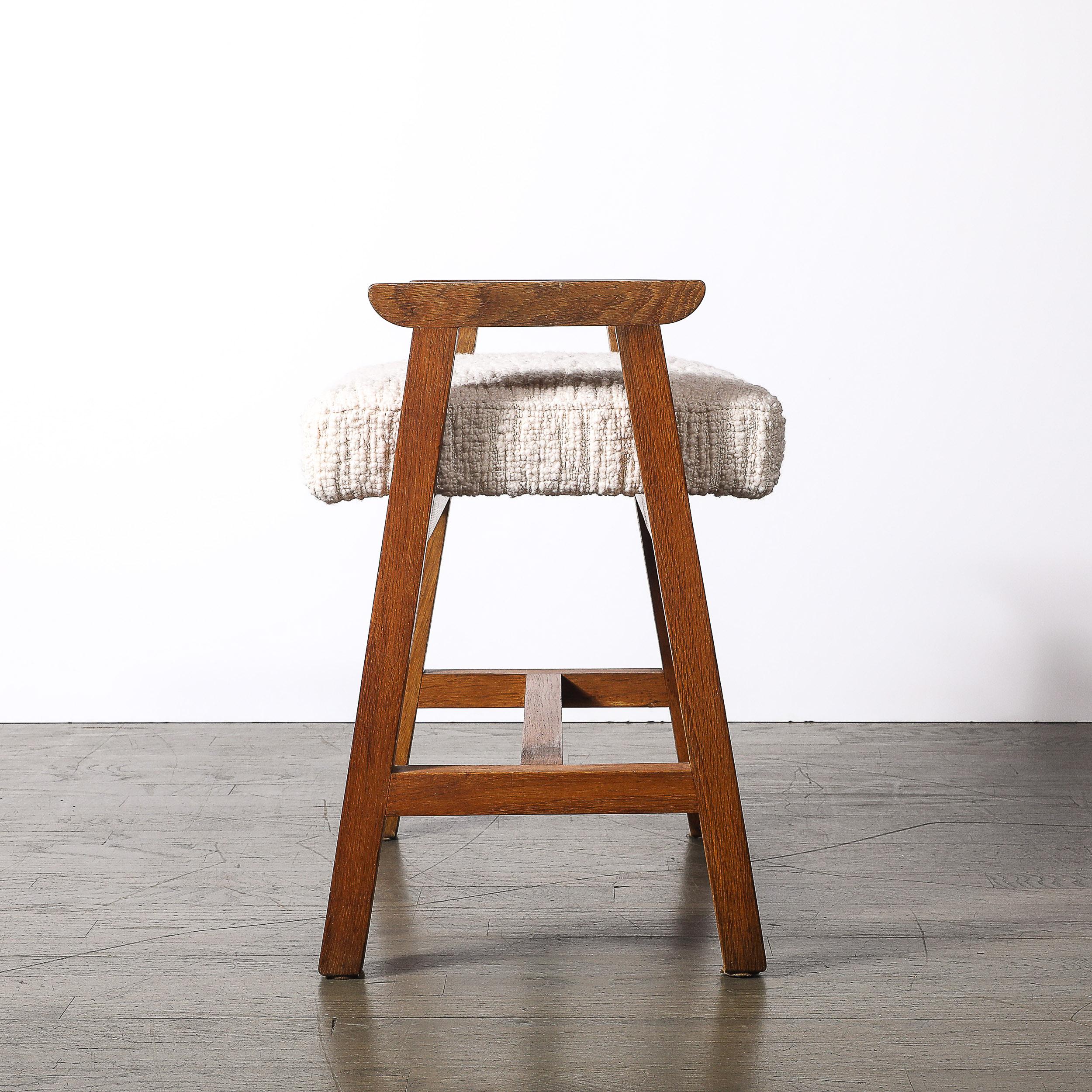 Tabouret en chêne moderniste du milieu du siècle par Guillerme et Chambron Edition Votre Maison en vente 4