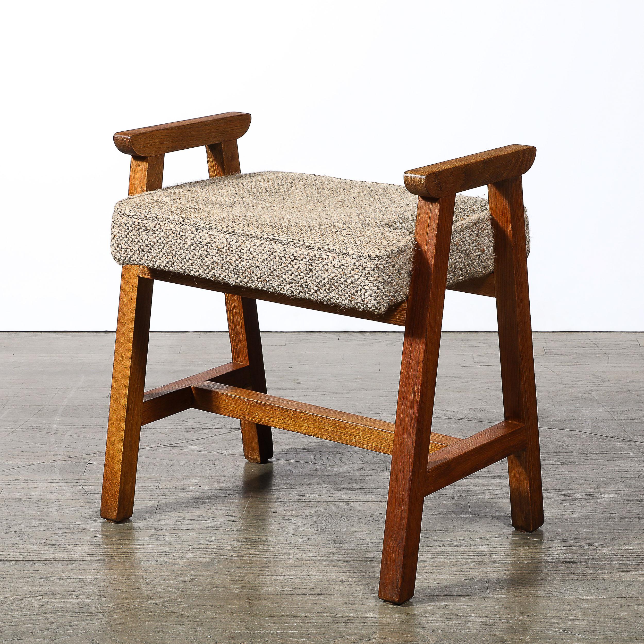 Mid-Century moderno Sgabello modernista di metà secolo in Oak di Guillerme et Chambron Edition Votre Maison in vendita