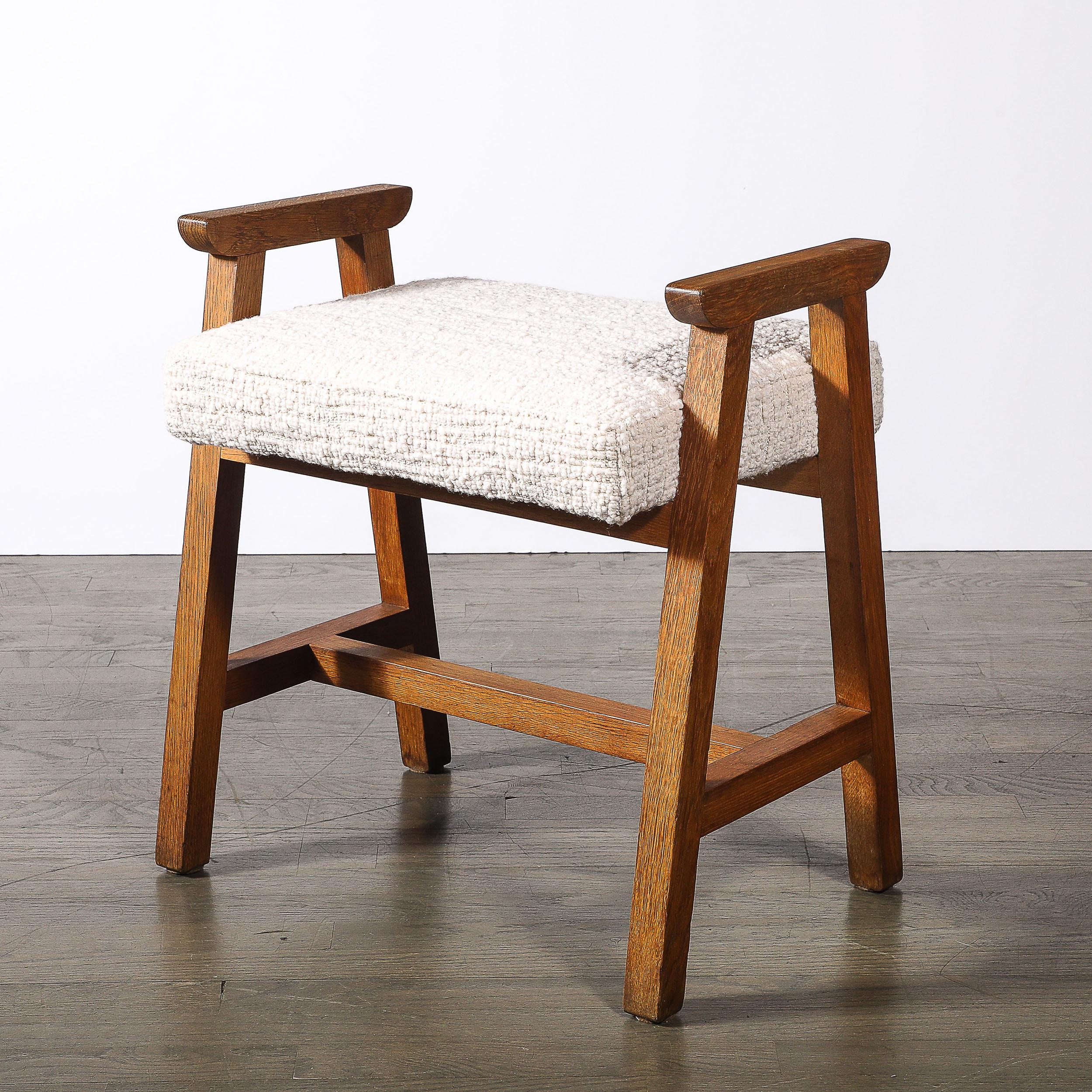 Mid-Century Modern Tabouret en chêne moderniste du milieu du siècle par Guillerme et Chambron Edition Votre Maison en vente