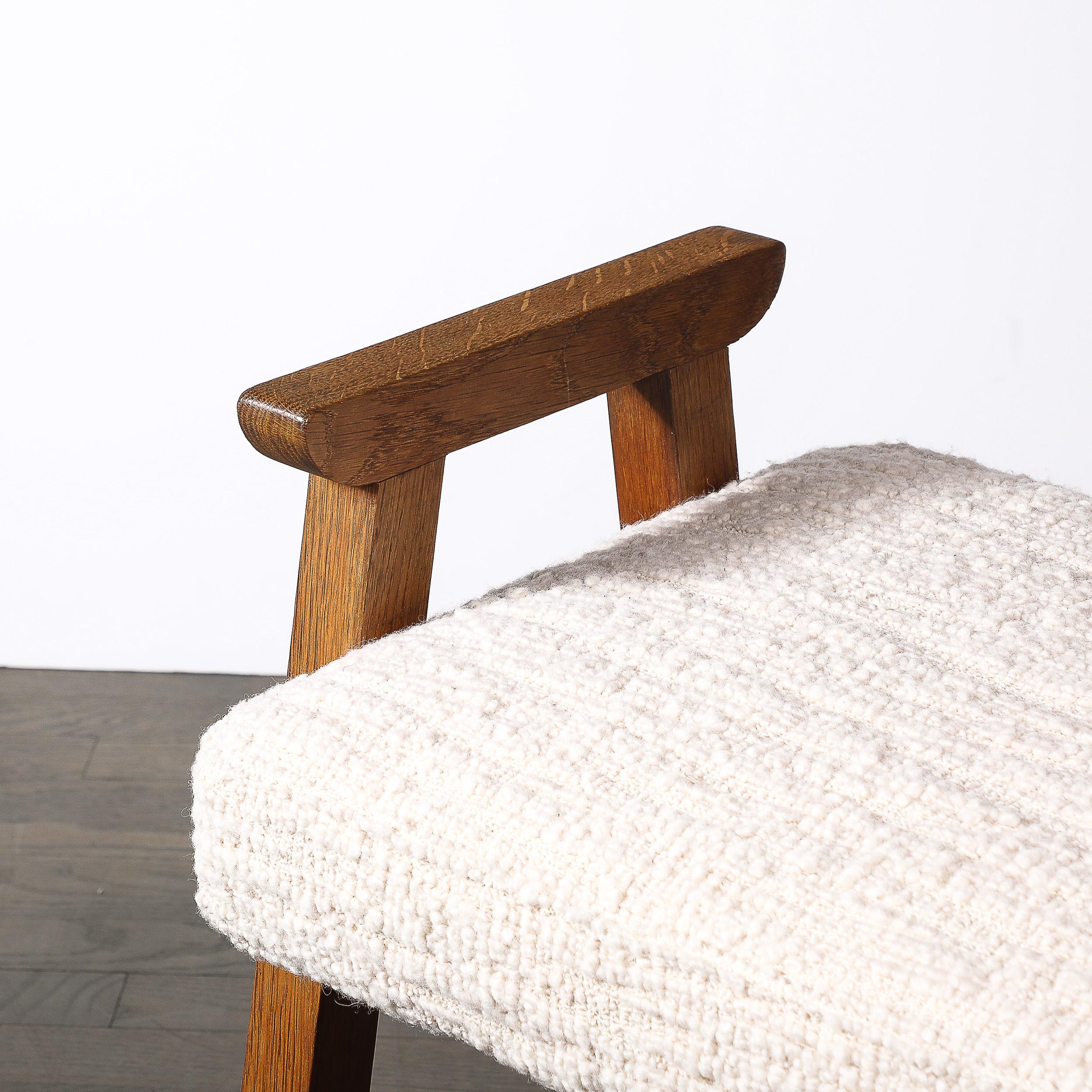 Français Tabouret en chêne moderniste du milieu du siècle par Guillerme et Chambron Edition Votre Maison en vente