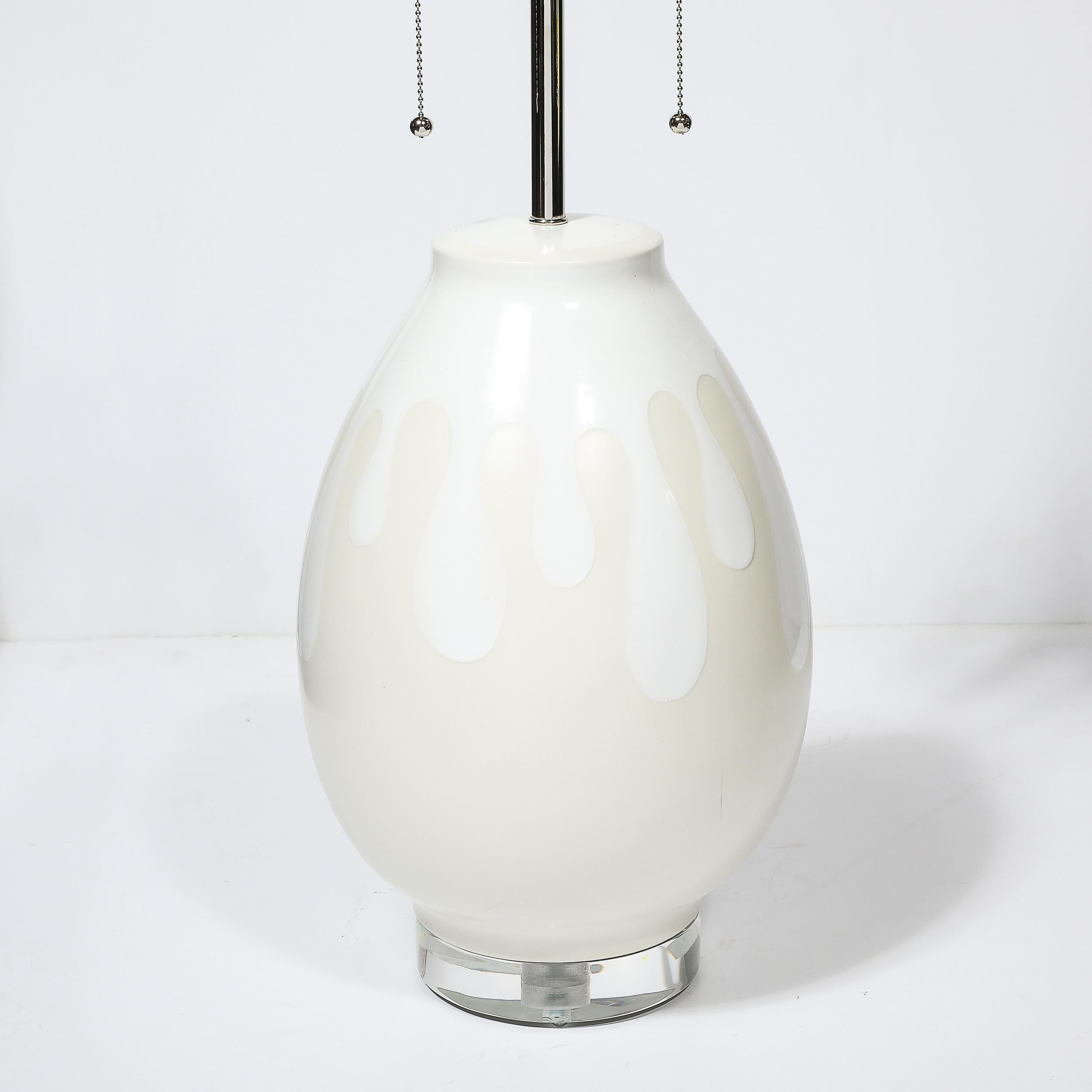 Américain Lampes de table en céramique Off-White moderniste du milieu du siècle avec motif Graphic Splash en vente