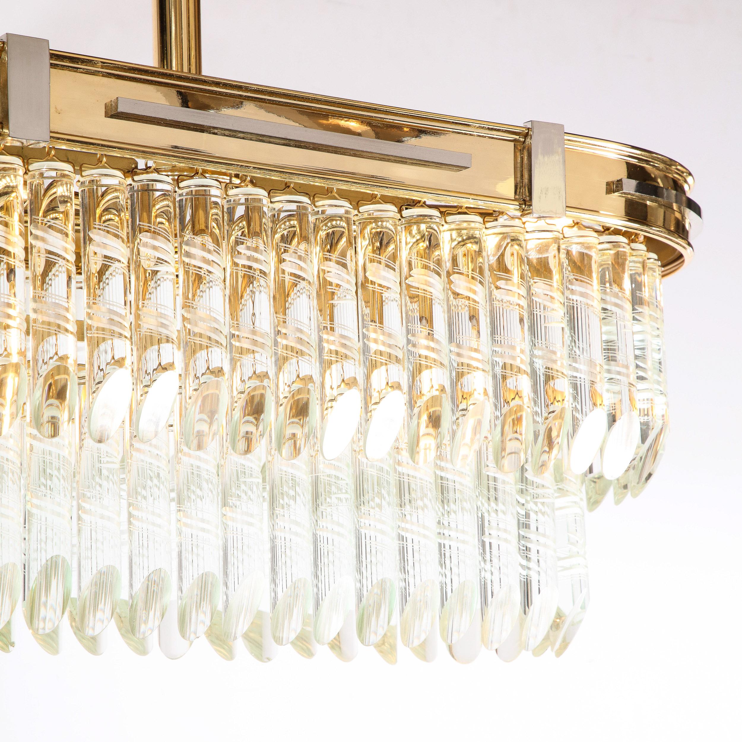 Lampadario a due piani in ottone, nichel e cristalli tagliati di stile modernista del metà del secolo. In condizioni ottime in vendita a New York, NY