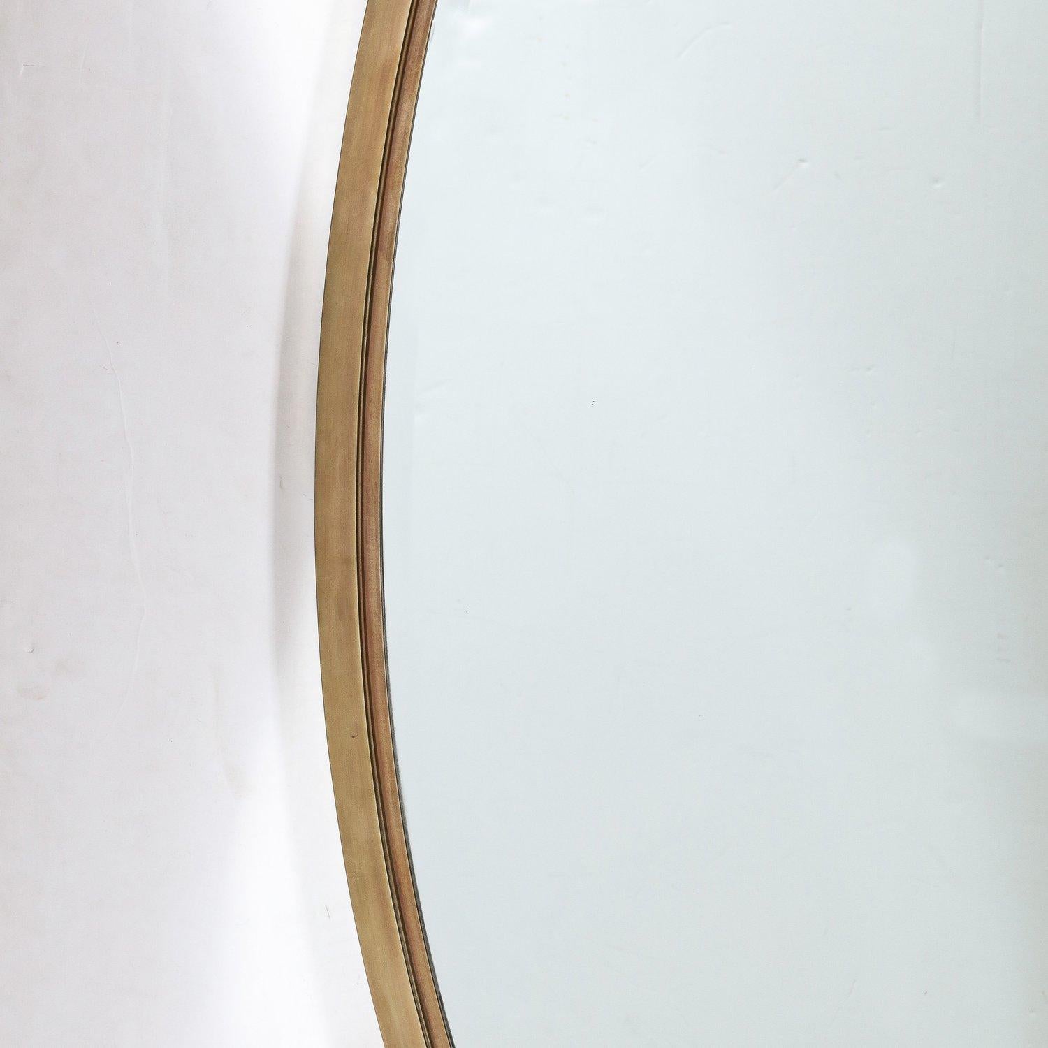 Americano Specchio ovale modernista di metà secolo con cornice in ottone lucido in vendita