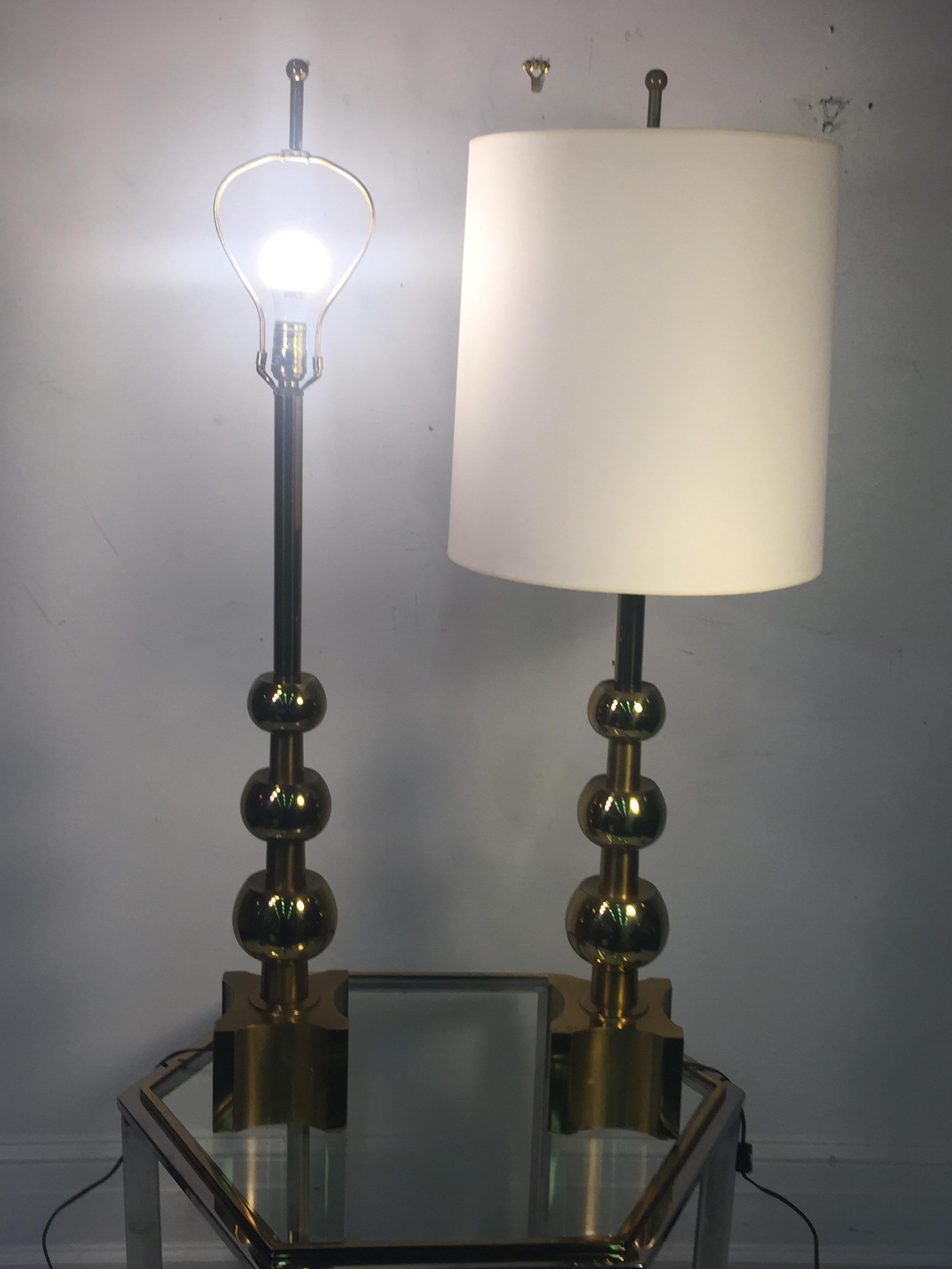 Brass Mid-Century Modernist Pair of Stacked Gold Ball Design Lamps For Sale