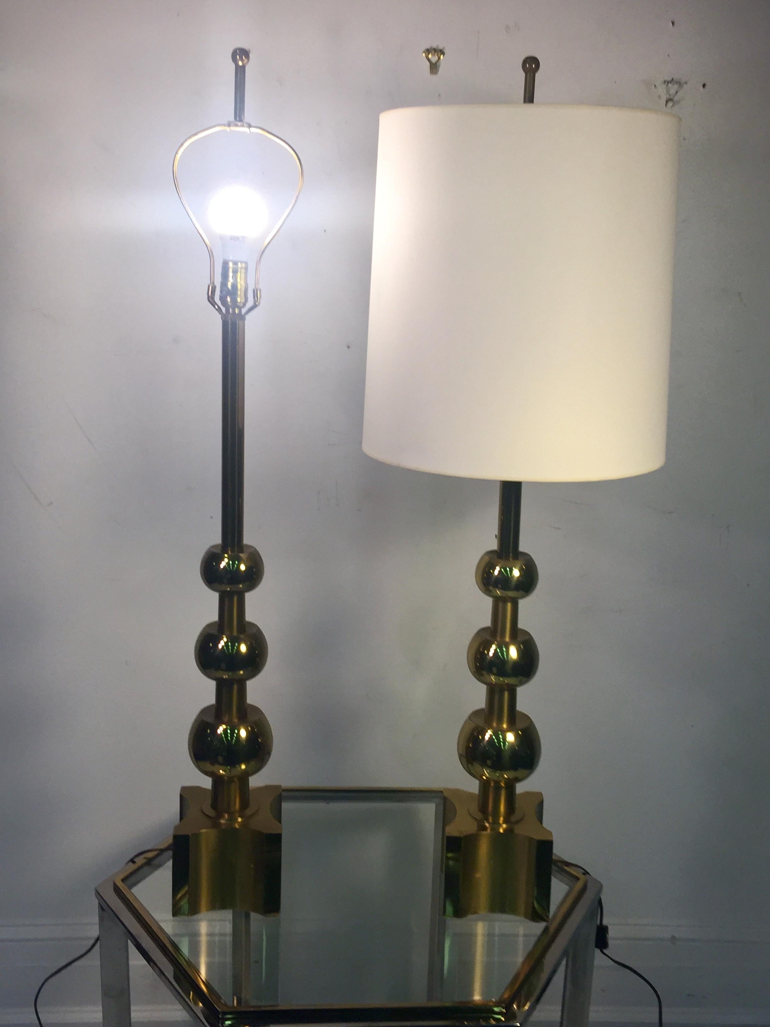 Mid-Century Modernist Pair of Stacked Gold Ball Design Lamps For Sale 1