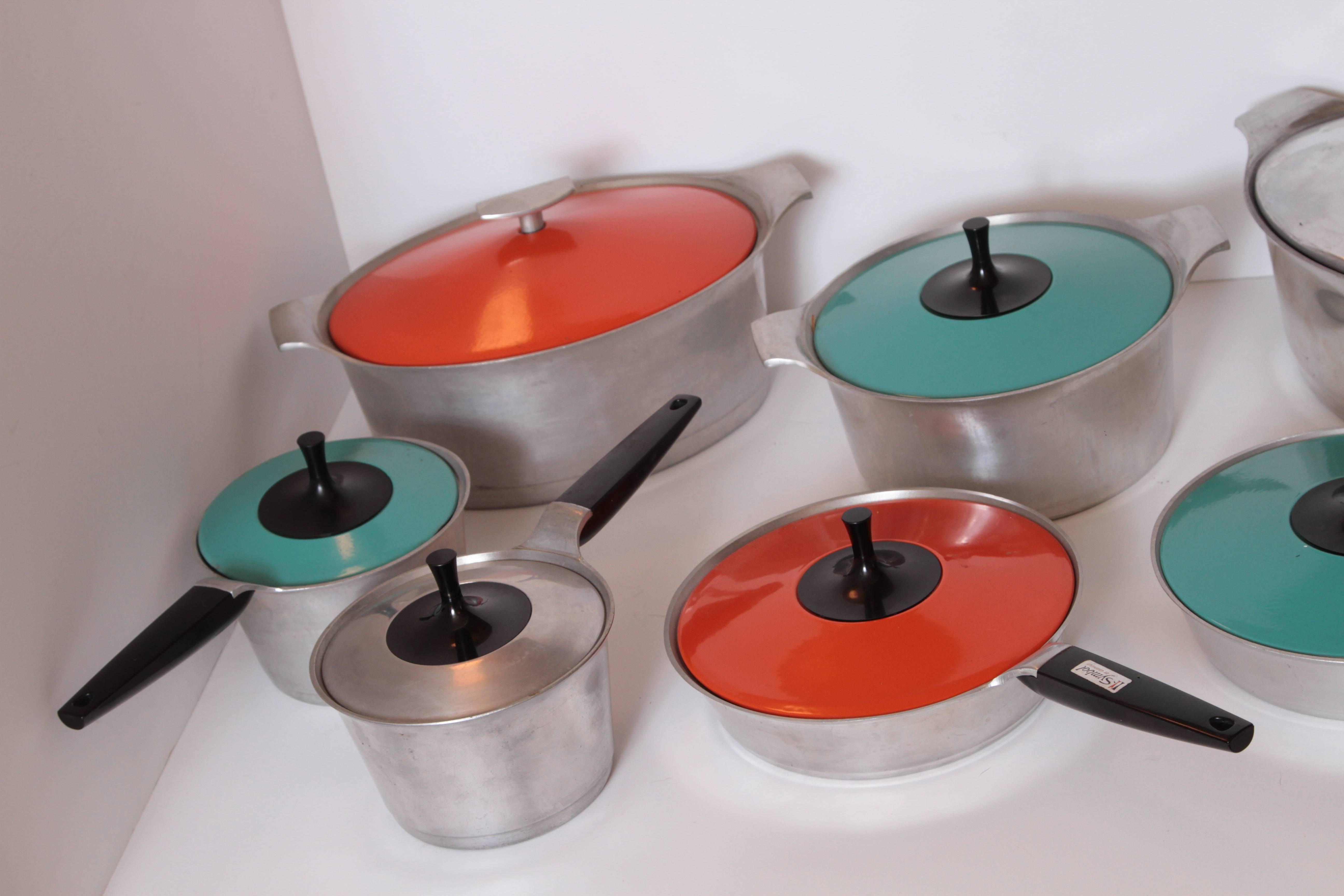 American Mid-Century Modernist Peter Muller-Munk, Collection Symbol Cook Ware, circa 1962 For Sale