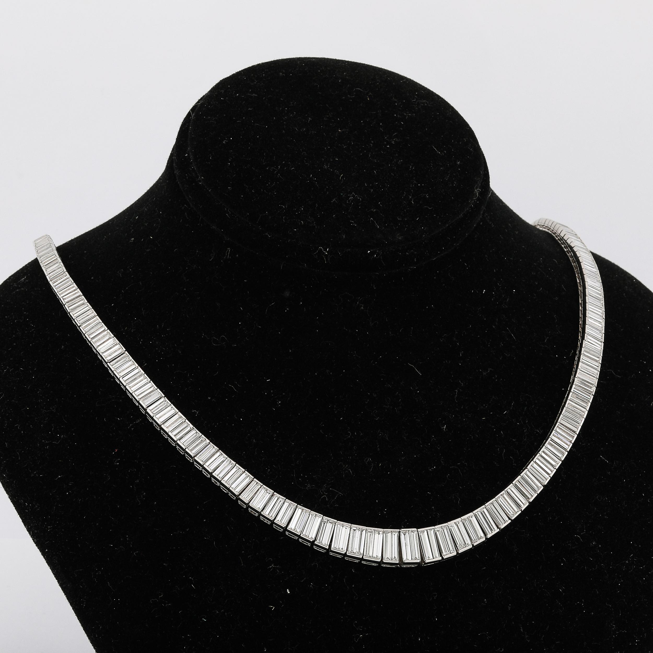 Taglio baguette Collana modernista di metà secolo in platino e 388 diamanti taglio baguette graduati in vendita