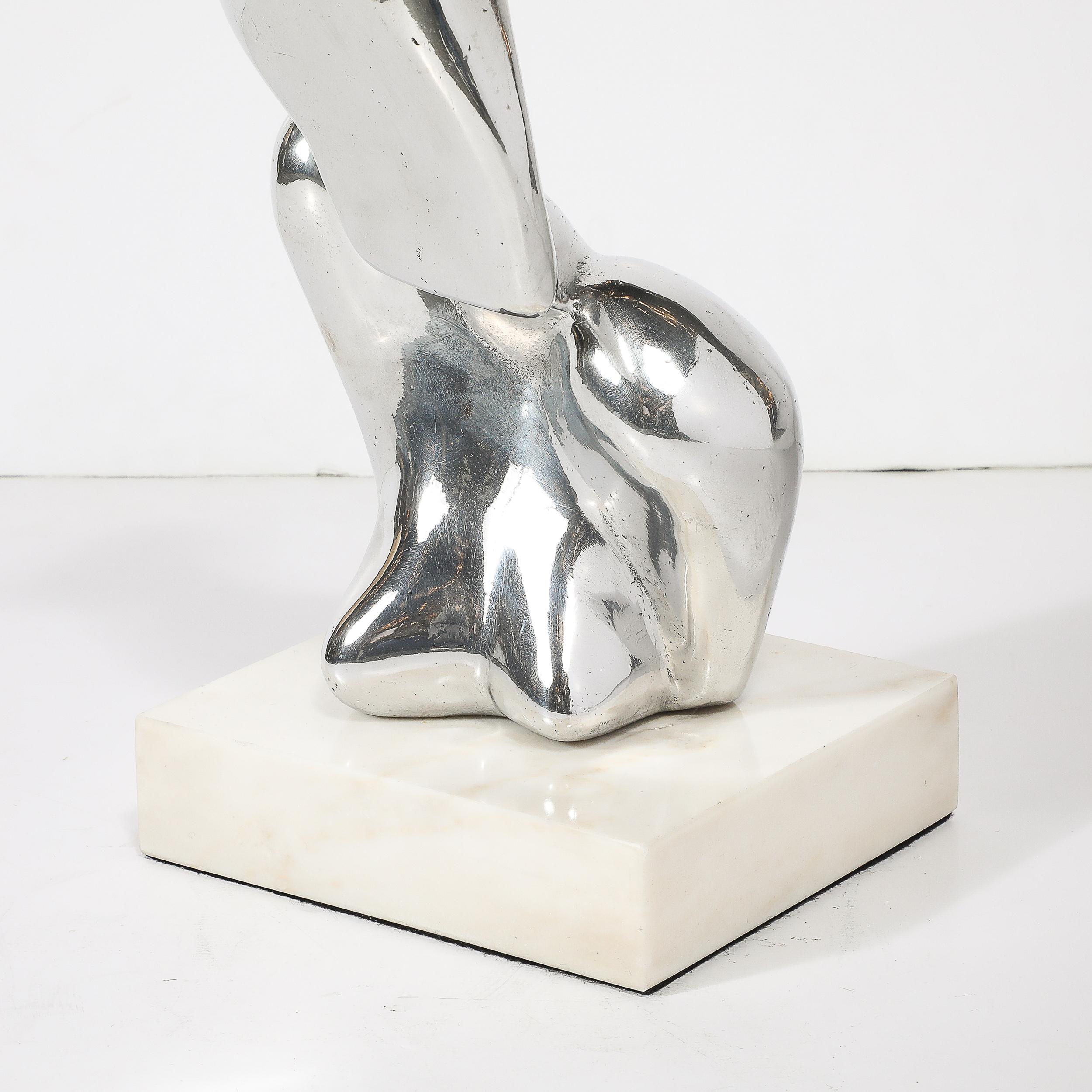 Scultura astratta in alluminio lucido della metà del secolo scorso su base in marmo firmata in vendita 2