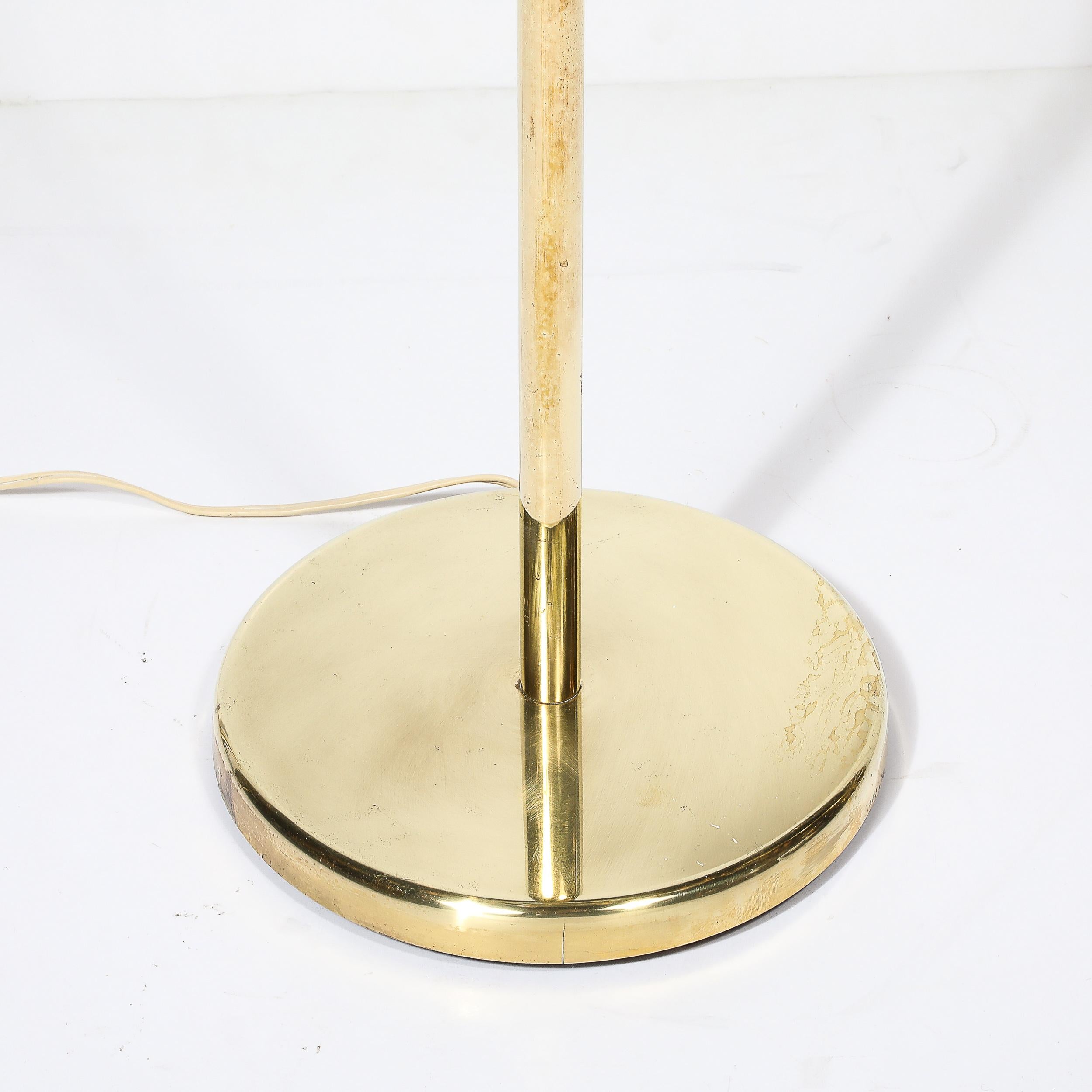 Americano Lampada da terra in ottone lucido di Walter Von Nessen, modernista di metà secolo in vendita