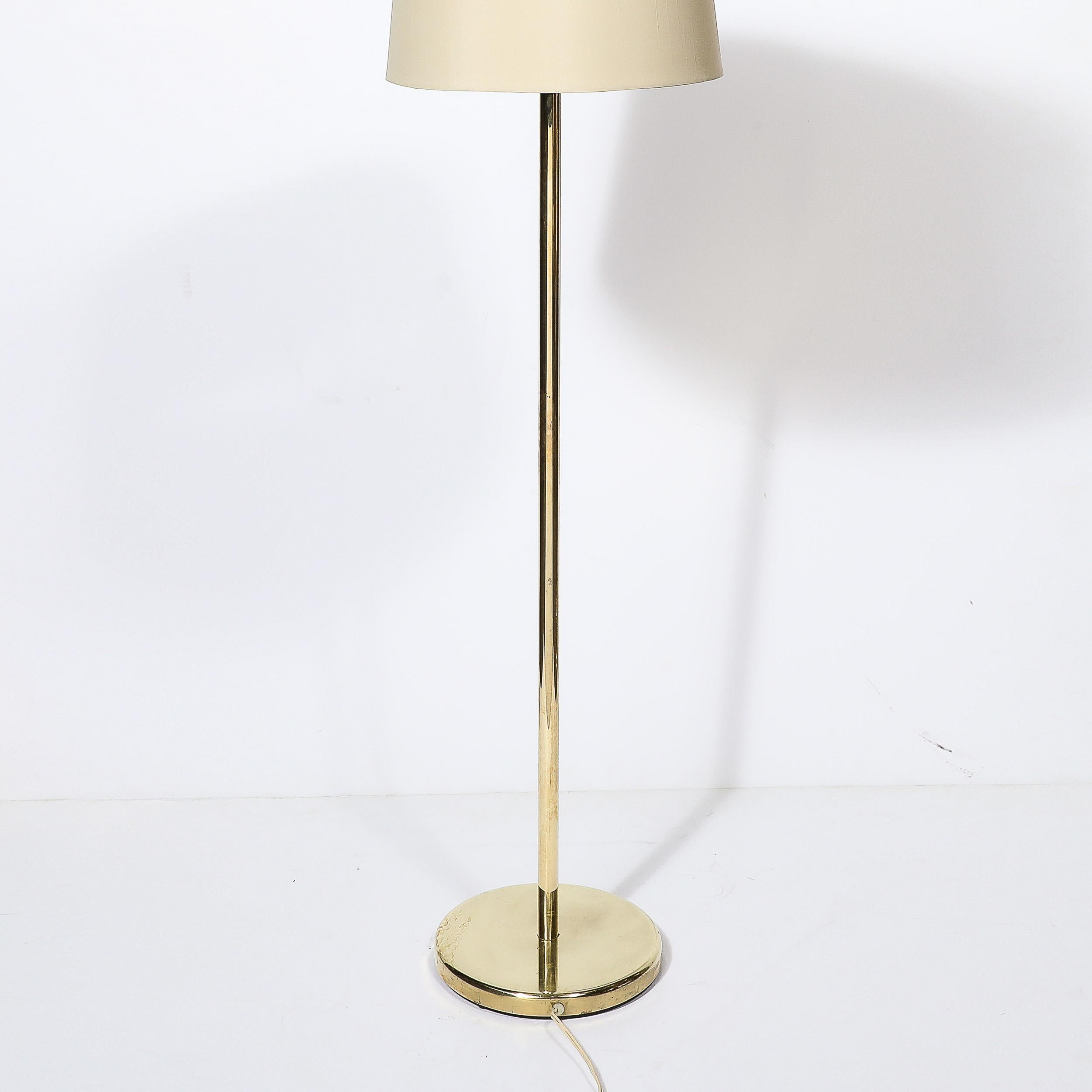 Fine XX secolo Lampada da terra in ottone lucido di Walter Von Nessen, modernista di metà secolo in vendita