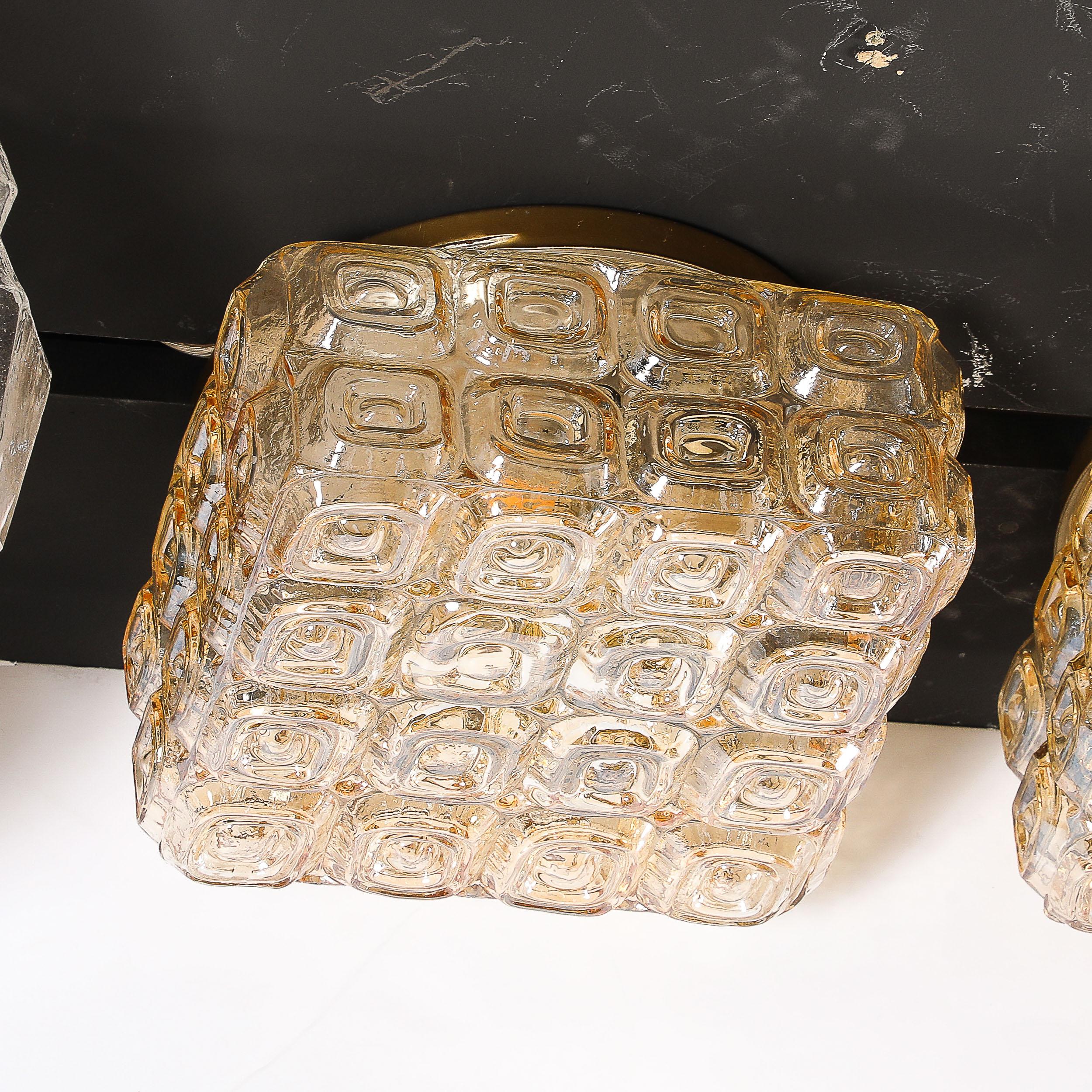 Lustres en verre ambre pressé géométrique pour montage en affleurement, modernité du milieu du siècle en vente 4