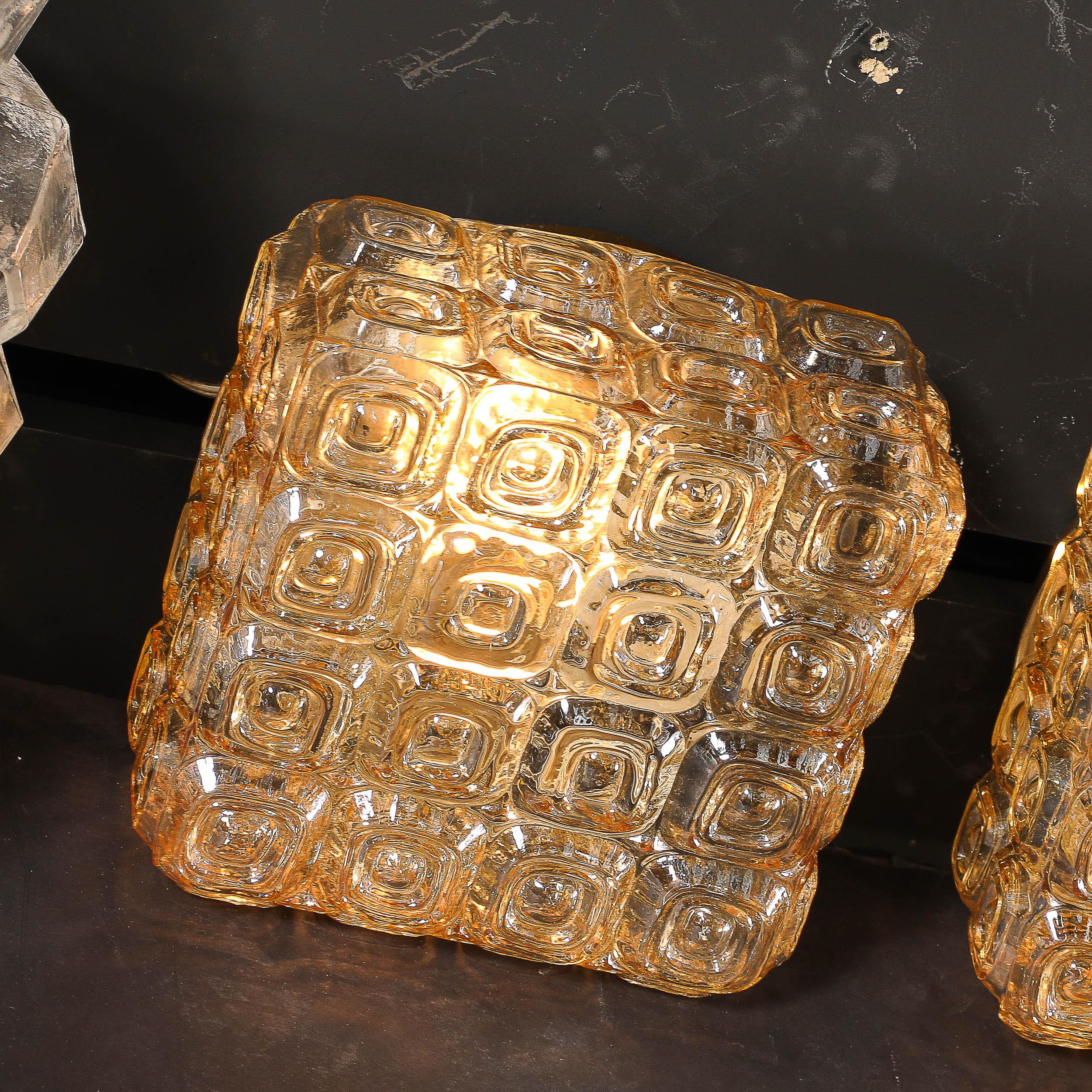 Lustres en verre ambre pressé géométrique pour montage en affleurement, modernité du milieu du siècle en vente 10