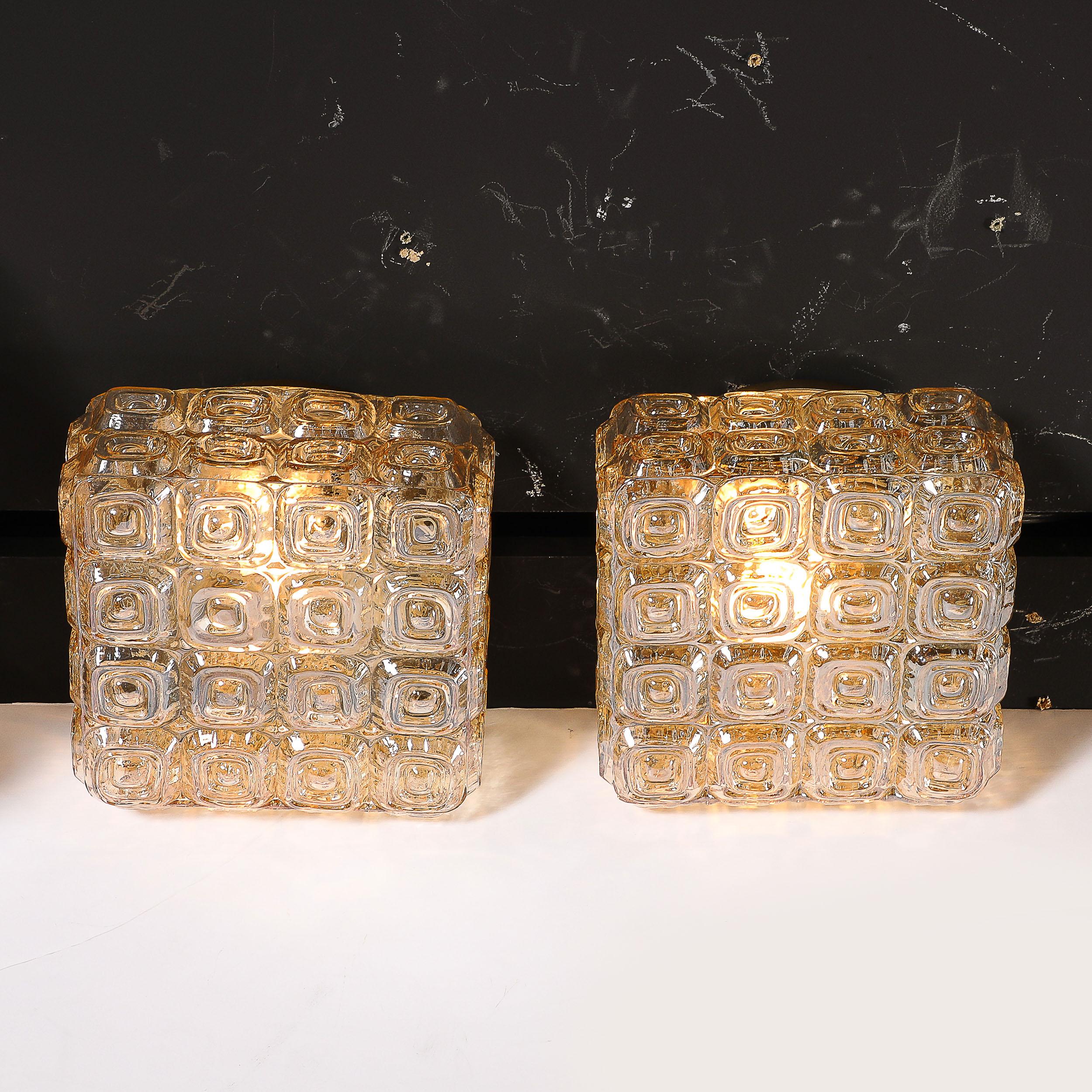 Lustres en verre ambre pressé géométrique pour montage en affleurement, modernité du milieu du siècle en vente 1