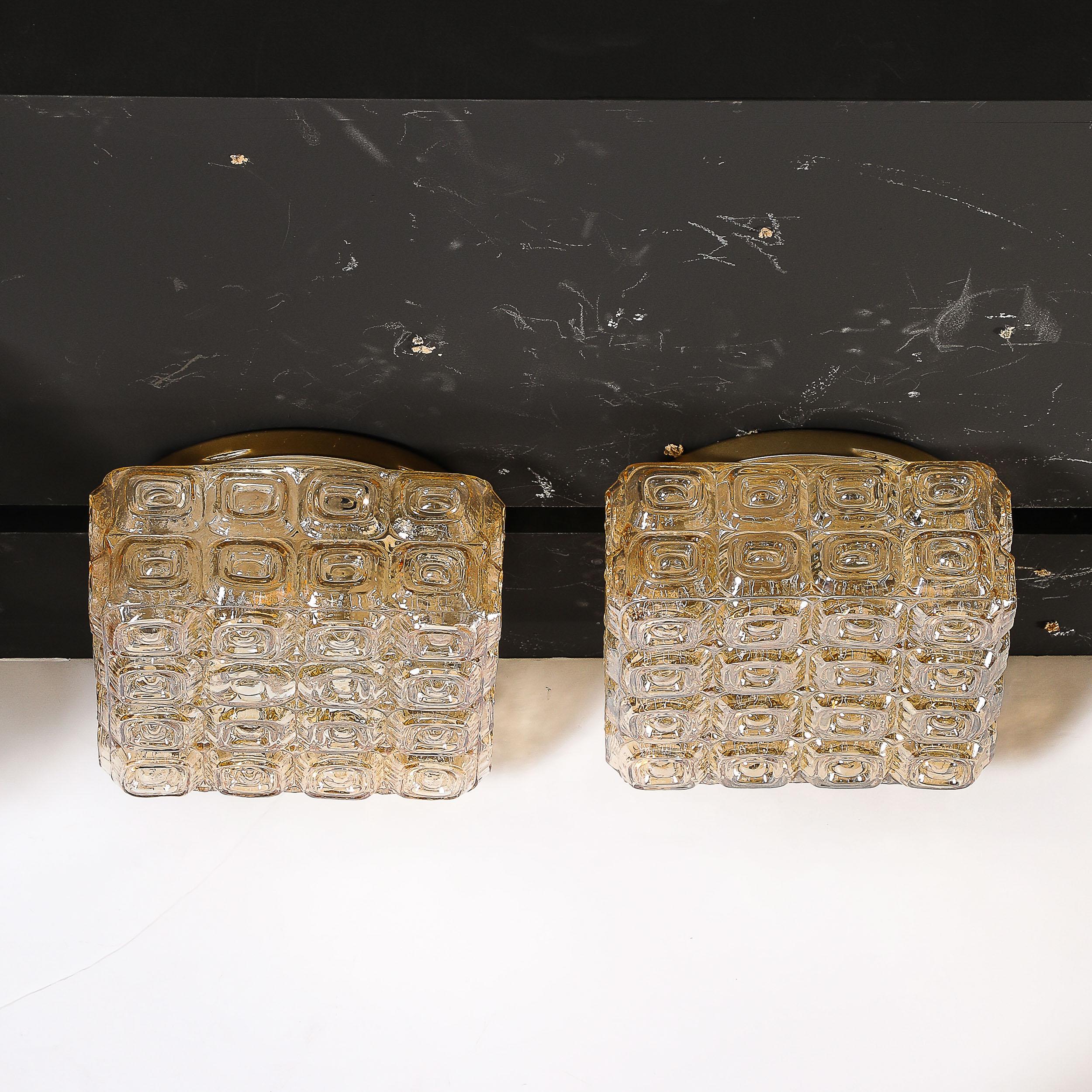Lustres en verre ambre pressé géométrique pour montage en affleurement, modernité du milieu du siècle en vente 2