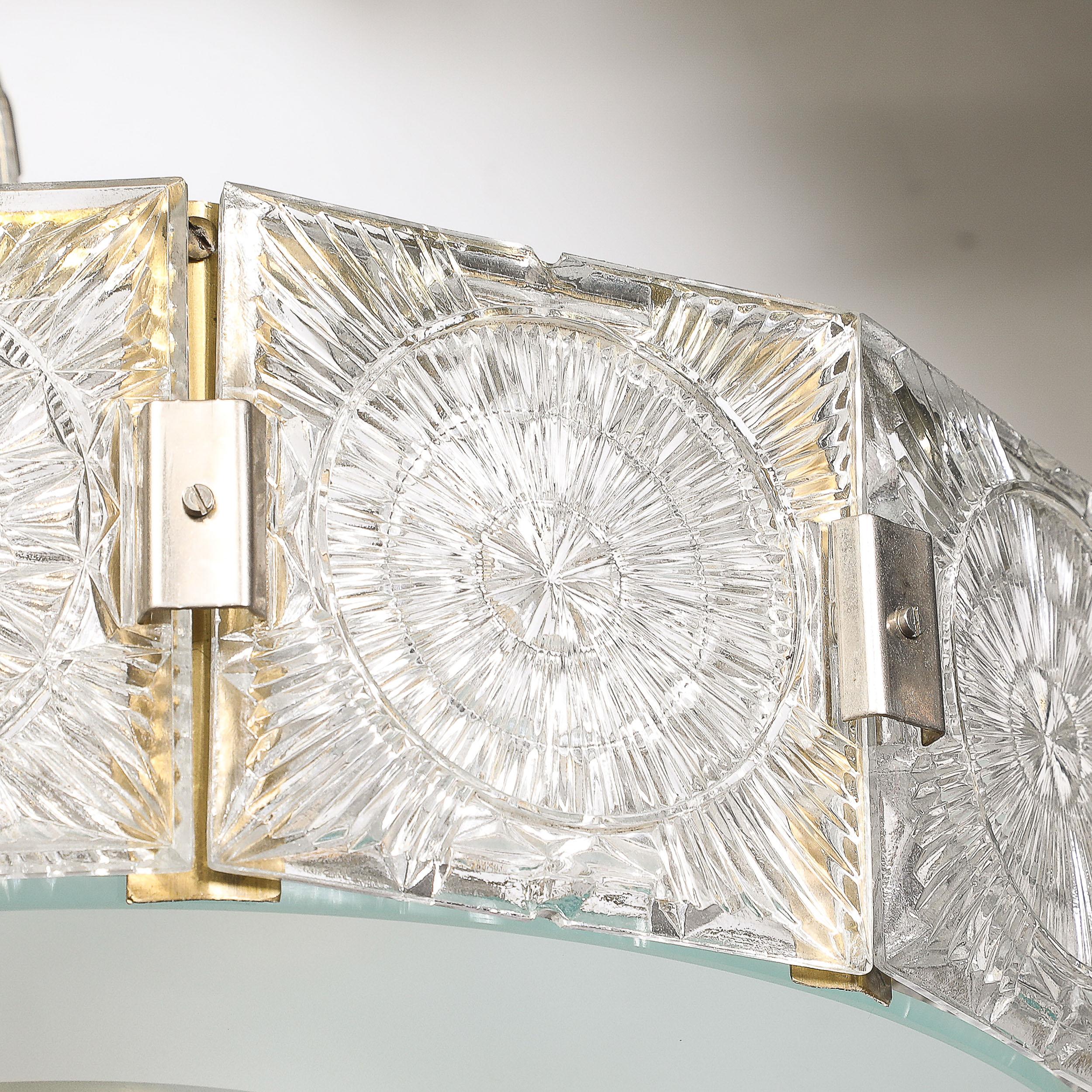Mid-Century moderno Lampadario a sospensione in vetro pressato di metà secolo con diffusore smerigliato in vendita
