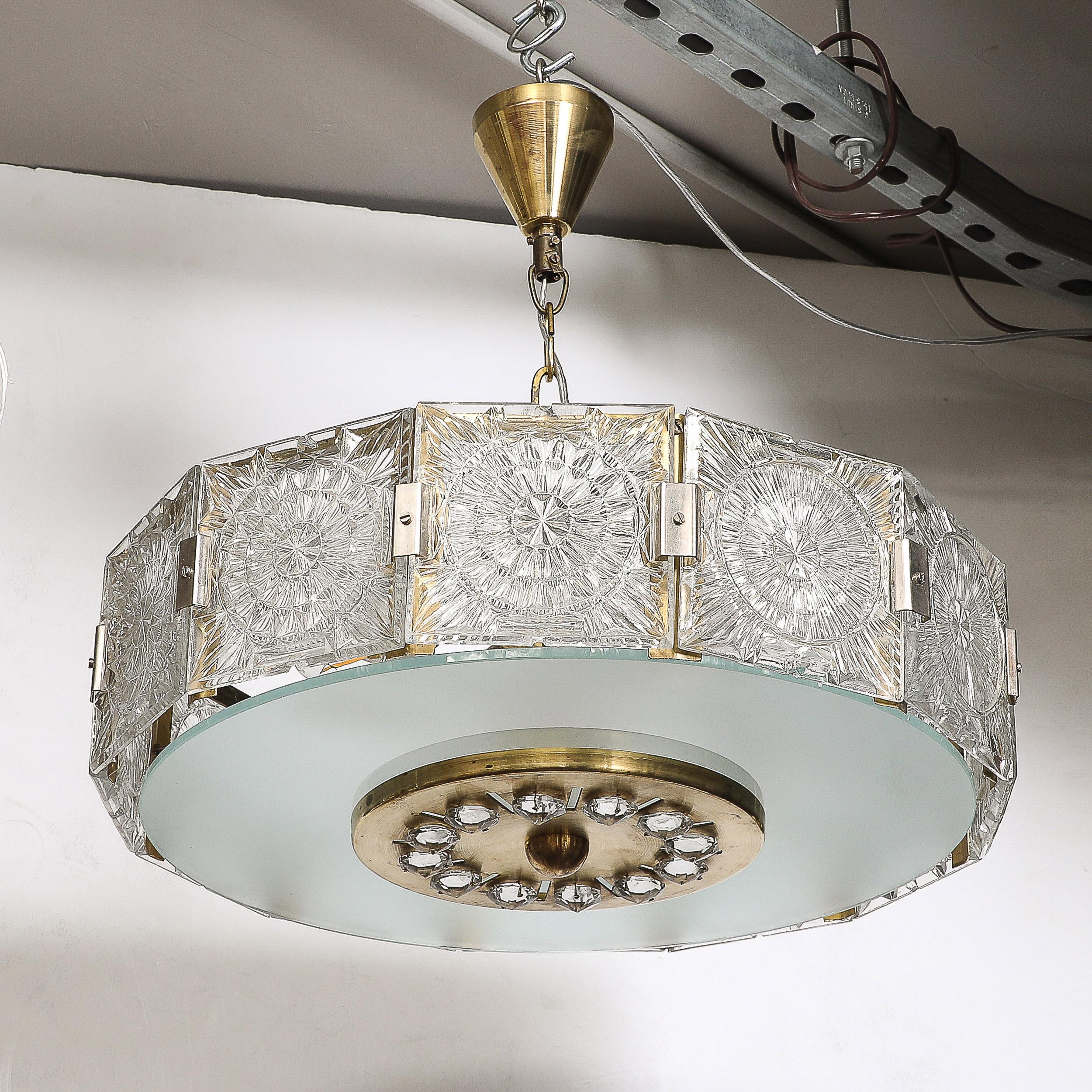 Metà XX secolo Lampadario a sospensione in vetro pressato di metà secolo con diffusore smerigliato in vendita