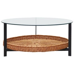 Modernistischer Couchtisch aus Rattan und Glas aus der Jahrhundertmitte