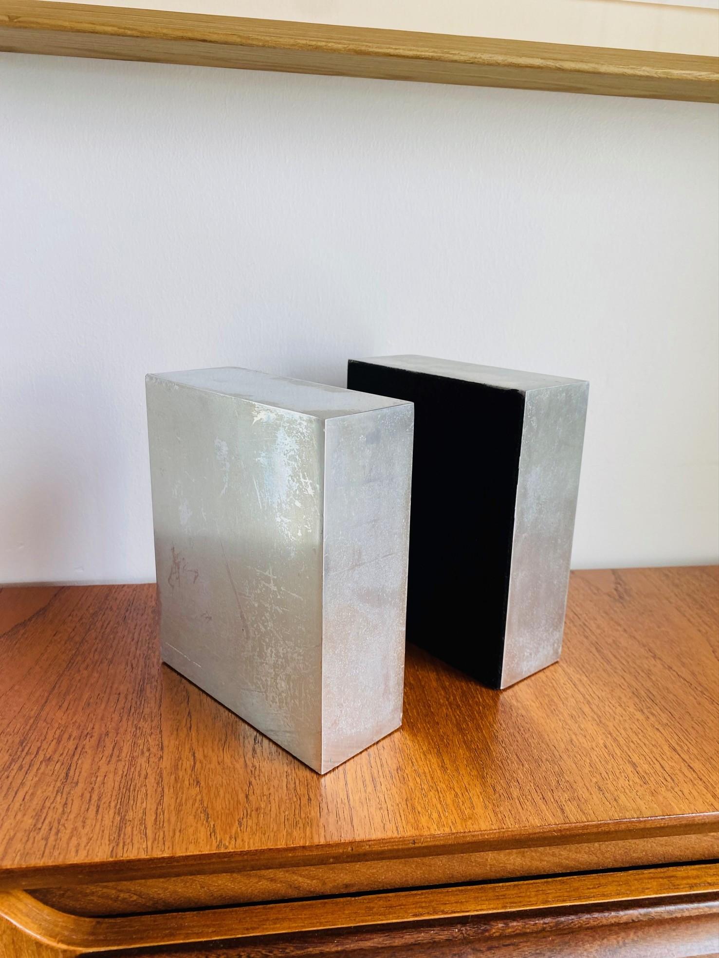 Mid Century Modernist Rectangular Chrome Bookends by Smith Metal Arts In Good Condition For Sale In San Diego, CA