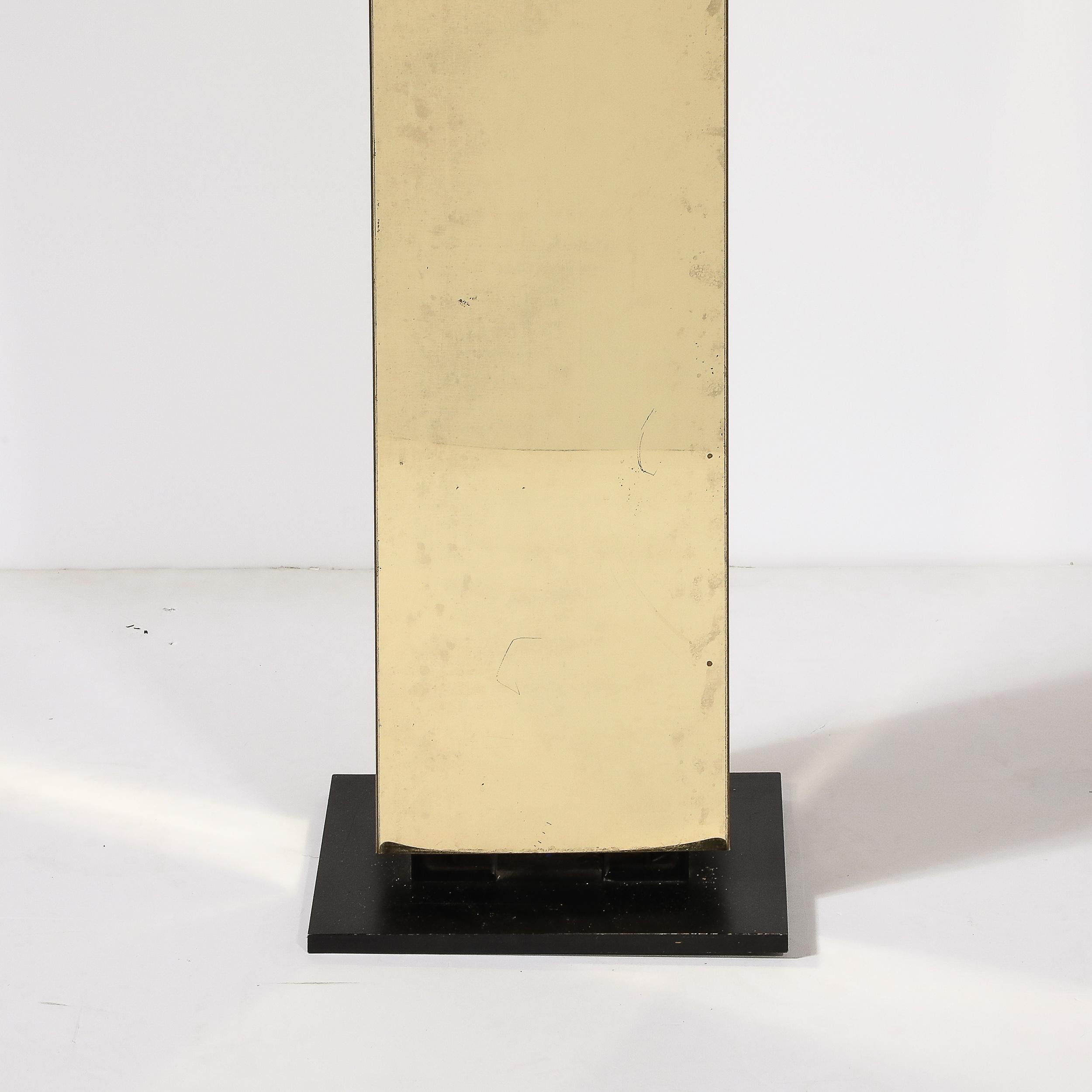 Mid-Century Modernist Rectilinear Floor Lamp in Brass & Black Enamel In Excellent Condition For Sale In New York, NY